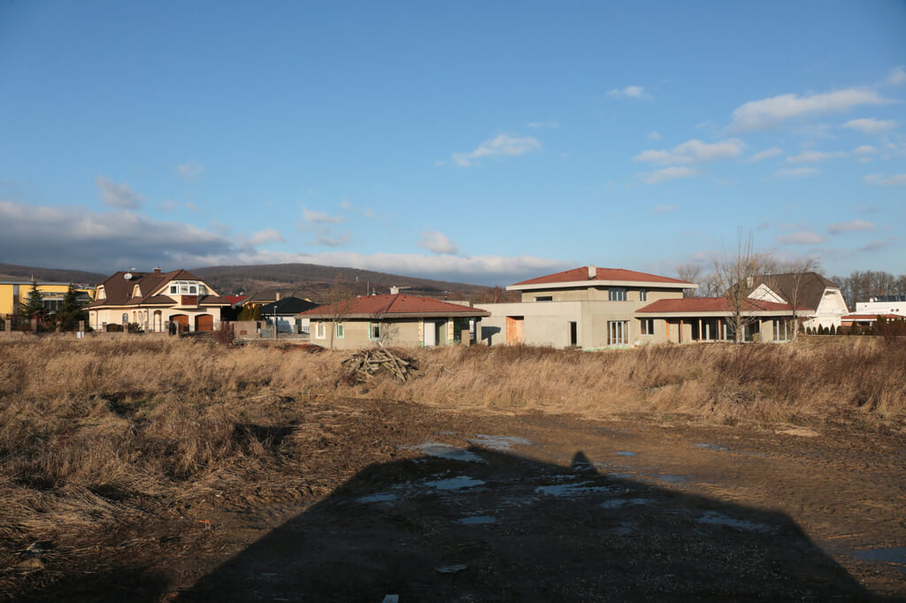 Predané: Rozostavaná luxusná vila na konci Limbachu-21