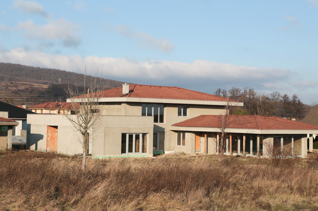 Predané: Rozostavaná luxusná vila na konci Limbachu-2