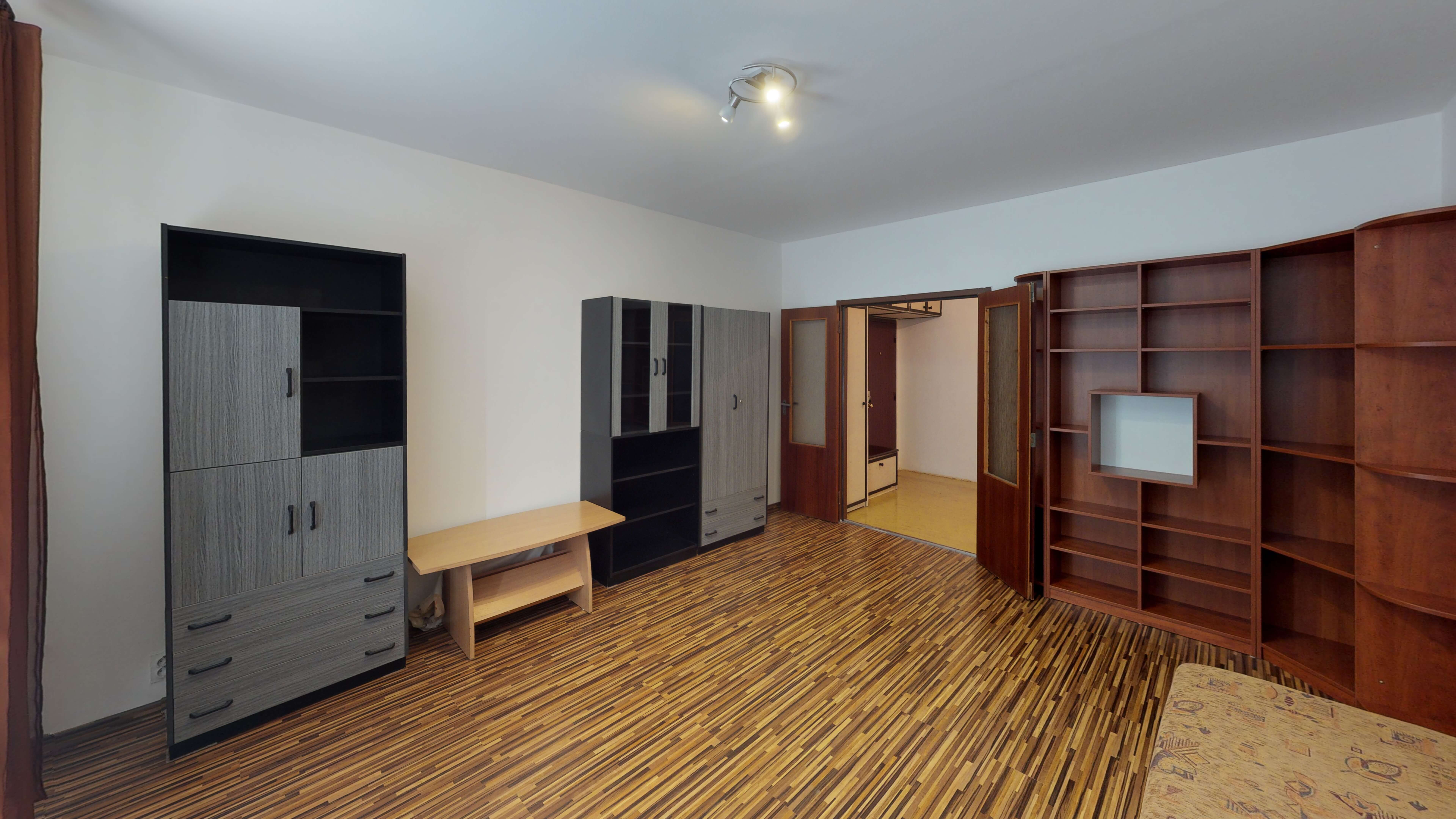 Predaný 3 izbový byt s dvoma loggiami v zrekonštruovanom bytovom dome-0