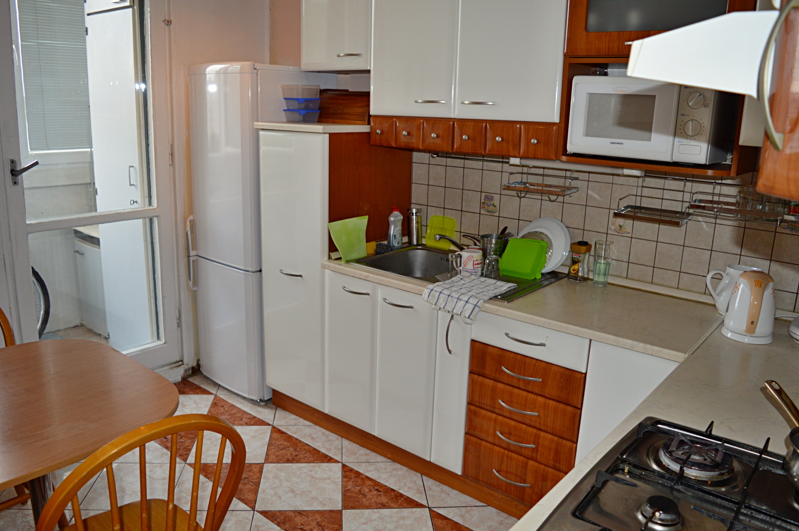 Predané – byt v príjemnej lokalite Petržalky na Holíčskej ulici-1