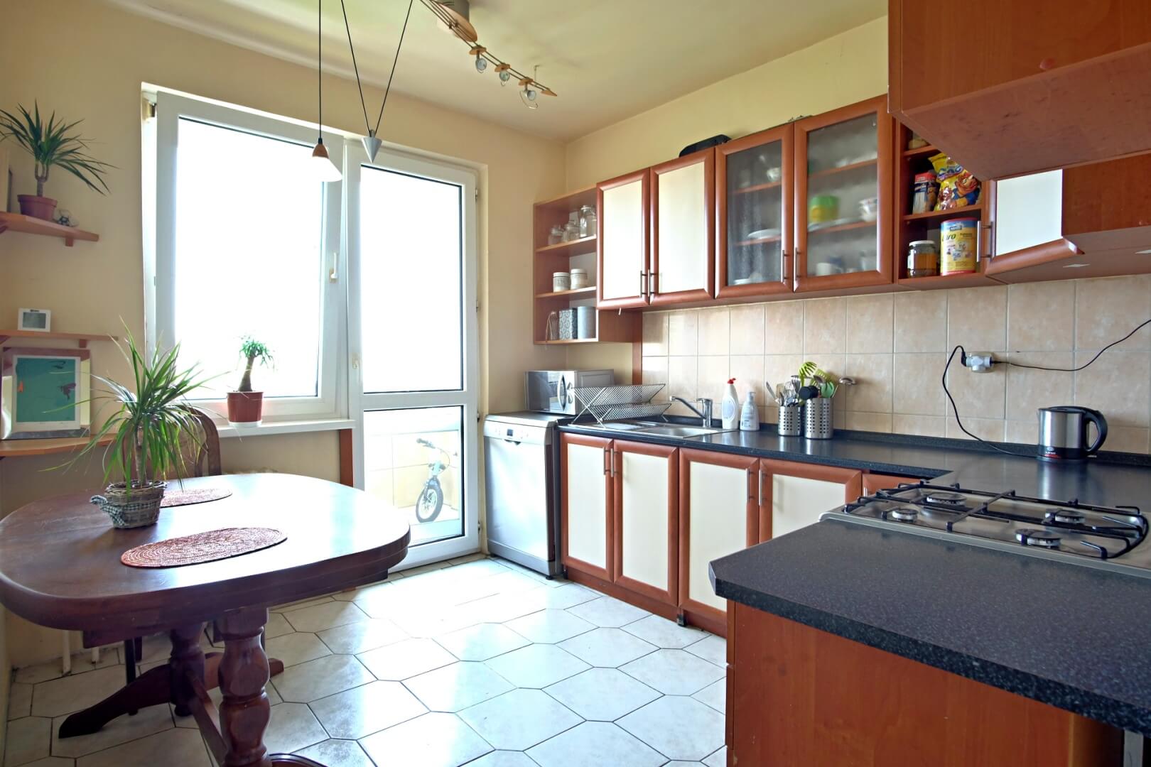 PREDANÉ – Na predaj zariadený 4 izbový byt po čiastočnej rekonštrukcii Bratislava- Petržalka.-2