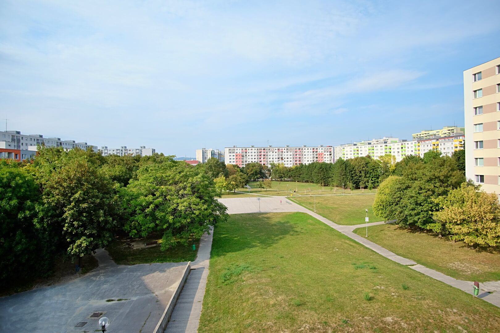 Predané: Na predaj 4 izbový byt v 4-poschodovom bytovom dome s výťahom ulica Vyšehradská, Bratislava.-12