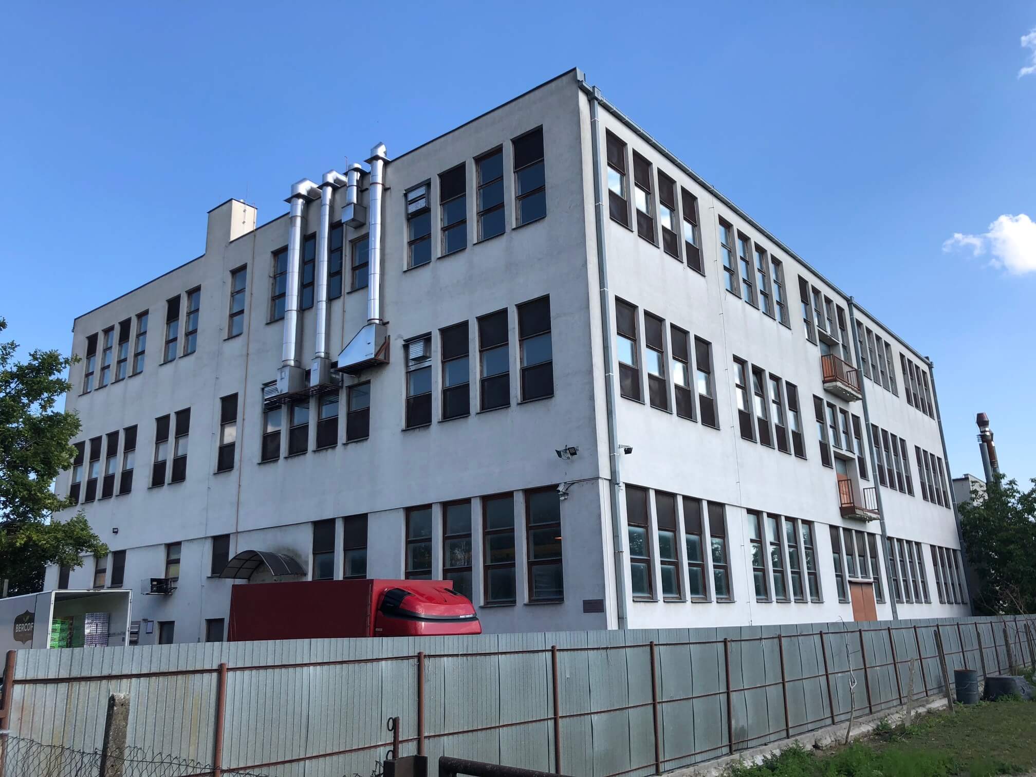 Na predaj Budova skladov a výrobne v Dunajskej Strede, Drevárska, pozemok 2272m2, spolu 4 podlažia 4767m2-27