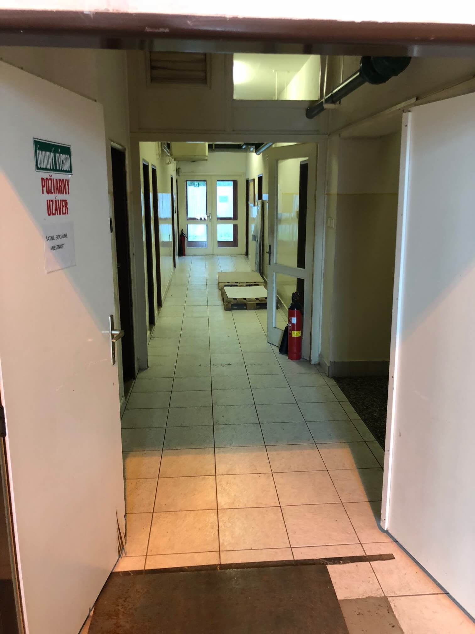 Na predaj Budova skladov a výrobne v Dunajskej Strede, Drevárska, pozemok 2272m2, spolu 4 podlažia 4767m2-18