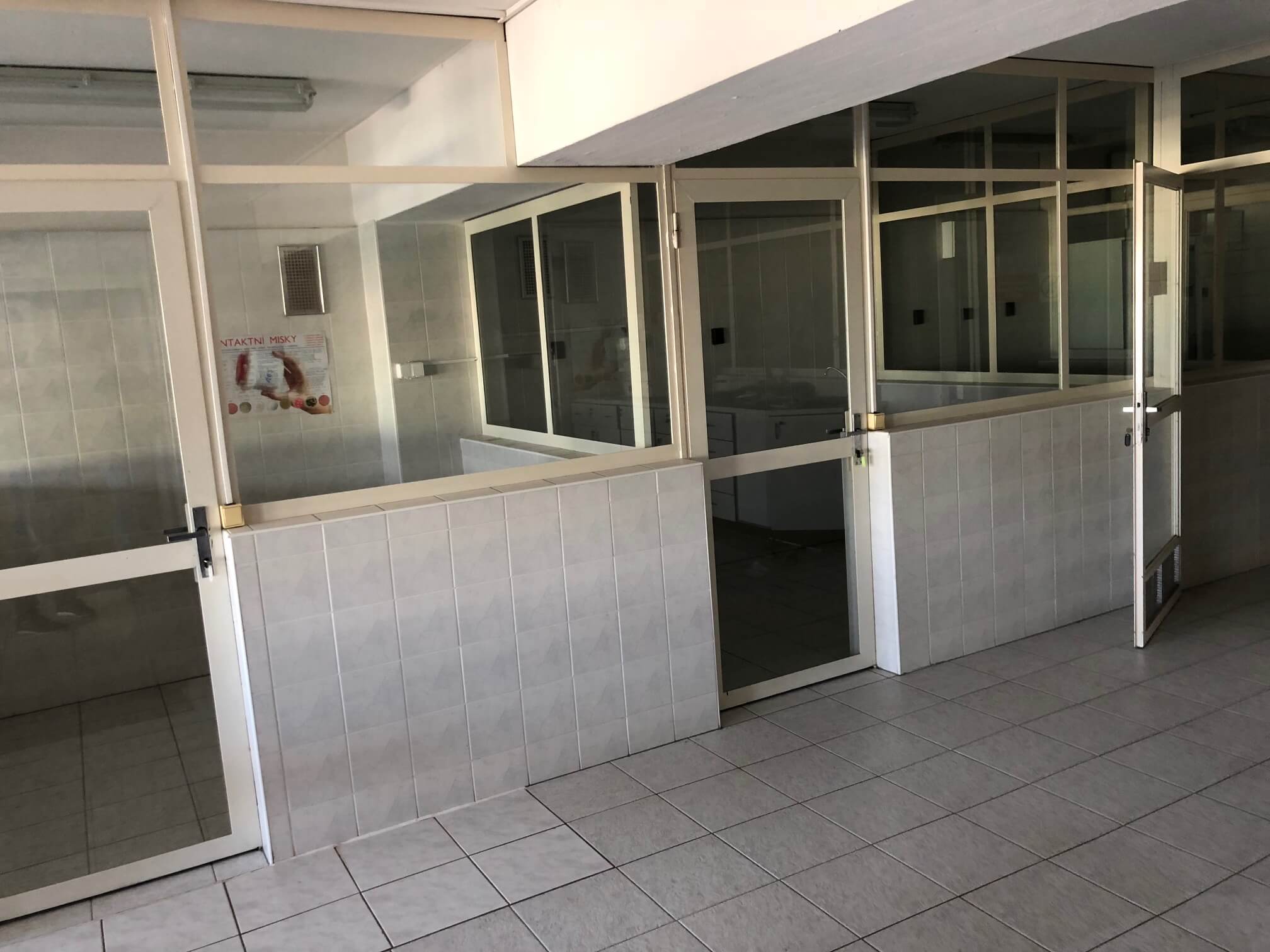 Na predaj Budova skladov a výrobne v Dunajskej Strede, Drevárska, pozemok 2272m2, spolu 4 podlažia 4767m2-16