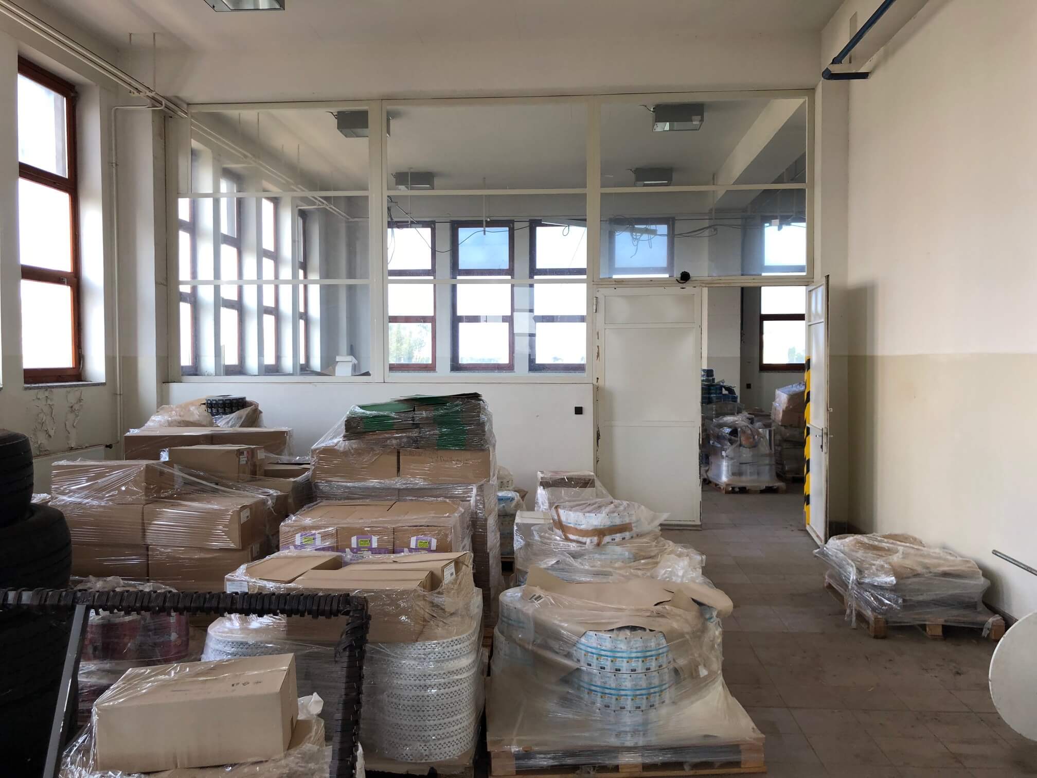 Na predaj Budova skladov a výrobne v Dunajskej Strede, Drevárska, pozemok 2272m2, spolu 4 podlažia 4767m2-8