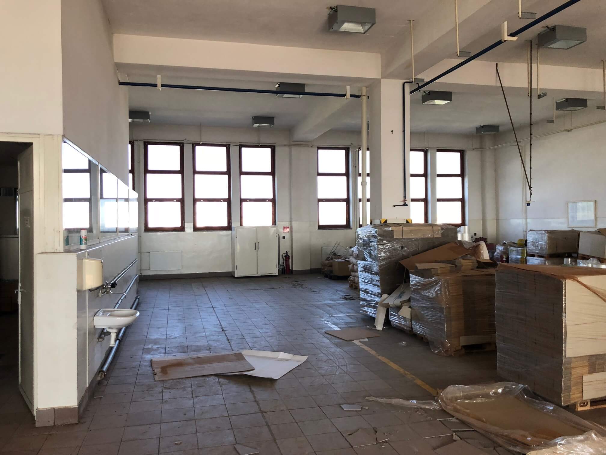 Na predaj Budova skladov a výrobne v Dunajskej Strede, Drevárska, pozemok 2272m2, spolu 4 podlažia 4767m2-7