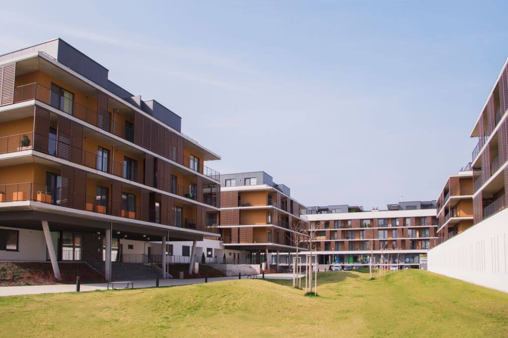 Predane: Obchodný priestor na gastro (kaviareň/bistro) v Slnečniciach, zóna Viladomy v Petržalke v Bratislave-32