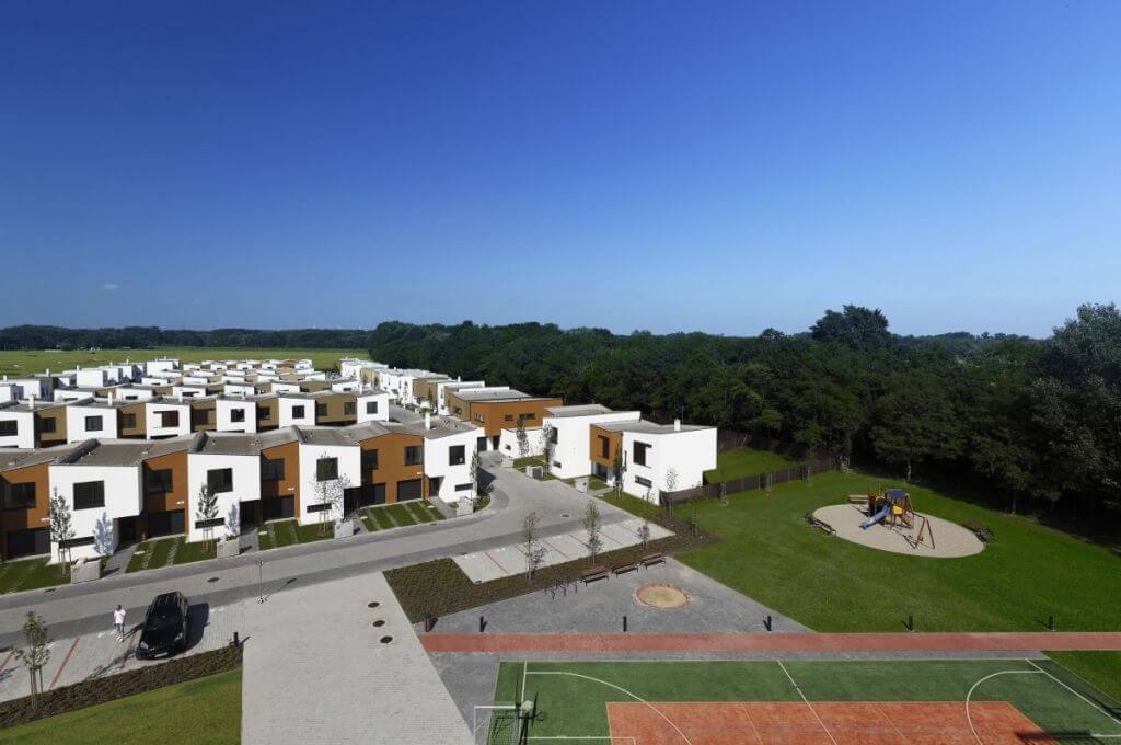 Predane: Obchodný priestor na gastro (kaviareň/bistro) v Slnečniciach, zóna Viladomy v Petržalke v Bratislave-17