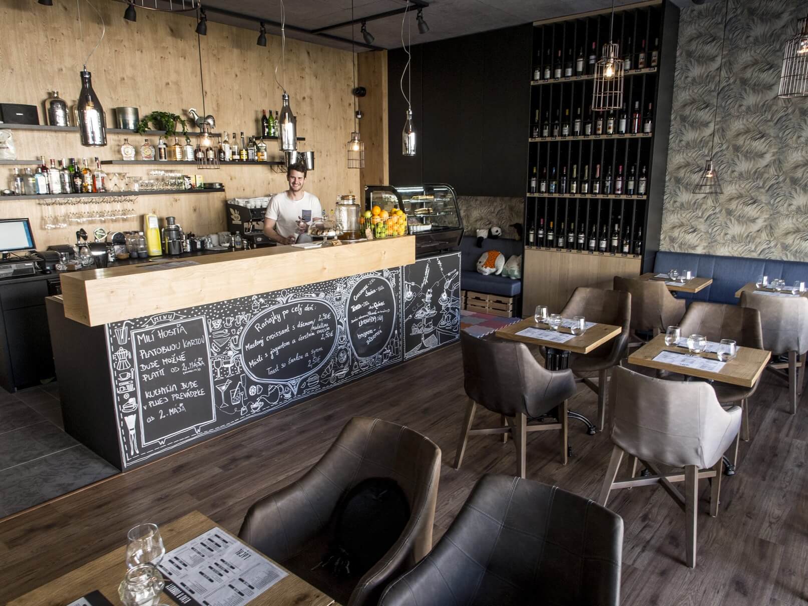 Predane: Obchodný priestor na gastro (kaviareň/bistro) v Slnečniciach, zóna Viladomy v Petržalke v Bratislave-1