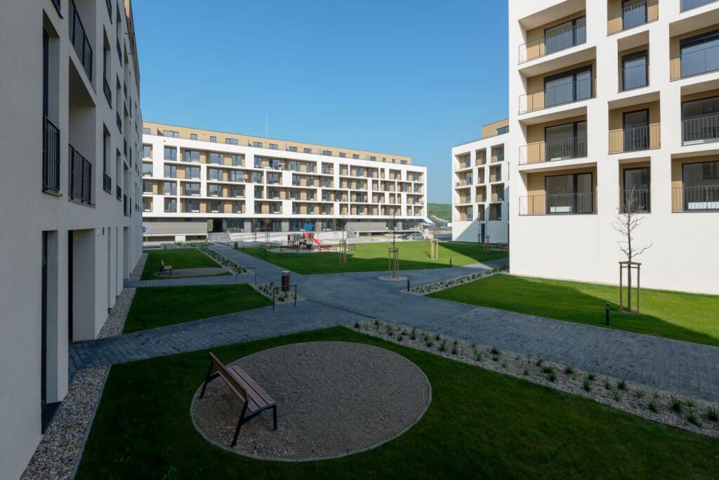 Predane: Obchodný priestor na gastro (kaviareň/bistro) v Slnečniciach, zóna Viladomy v Petržalke v Bratislave-23