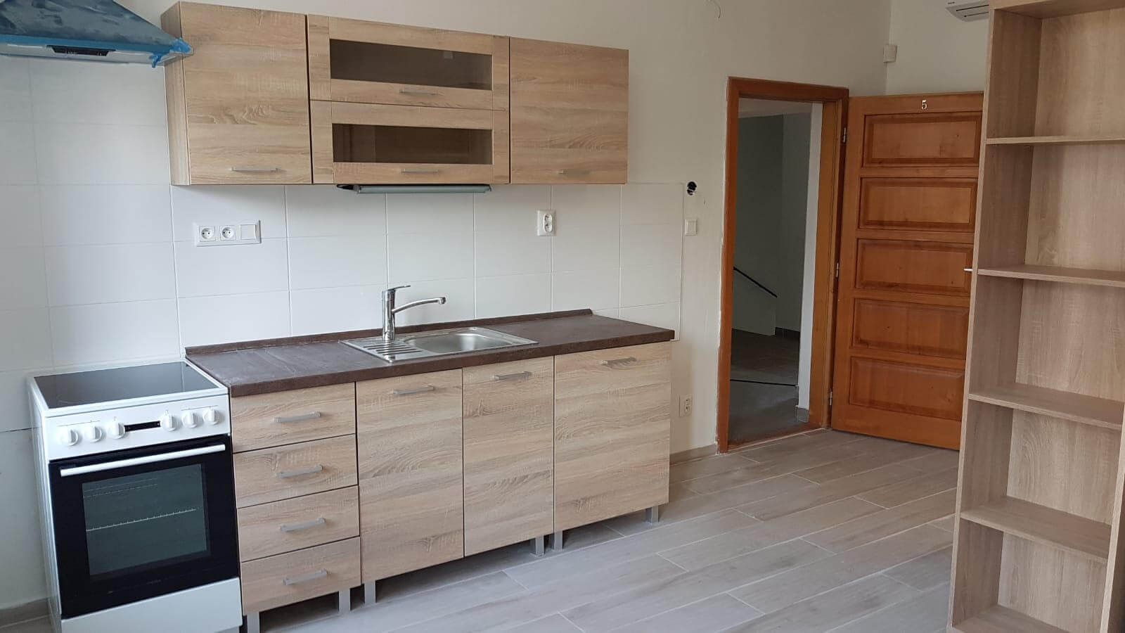 Prenajaté: Garsónka na prenájom, Centrum – Dunajská ulica, 21m2, zariadený, klimatizácia-1