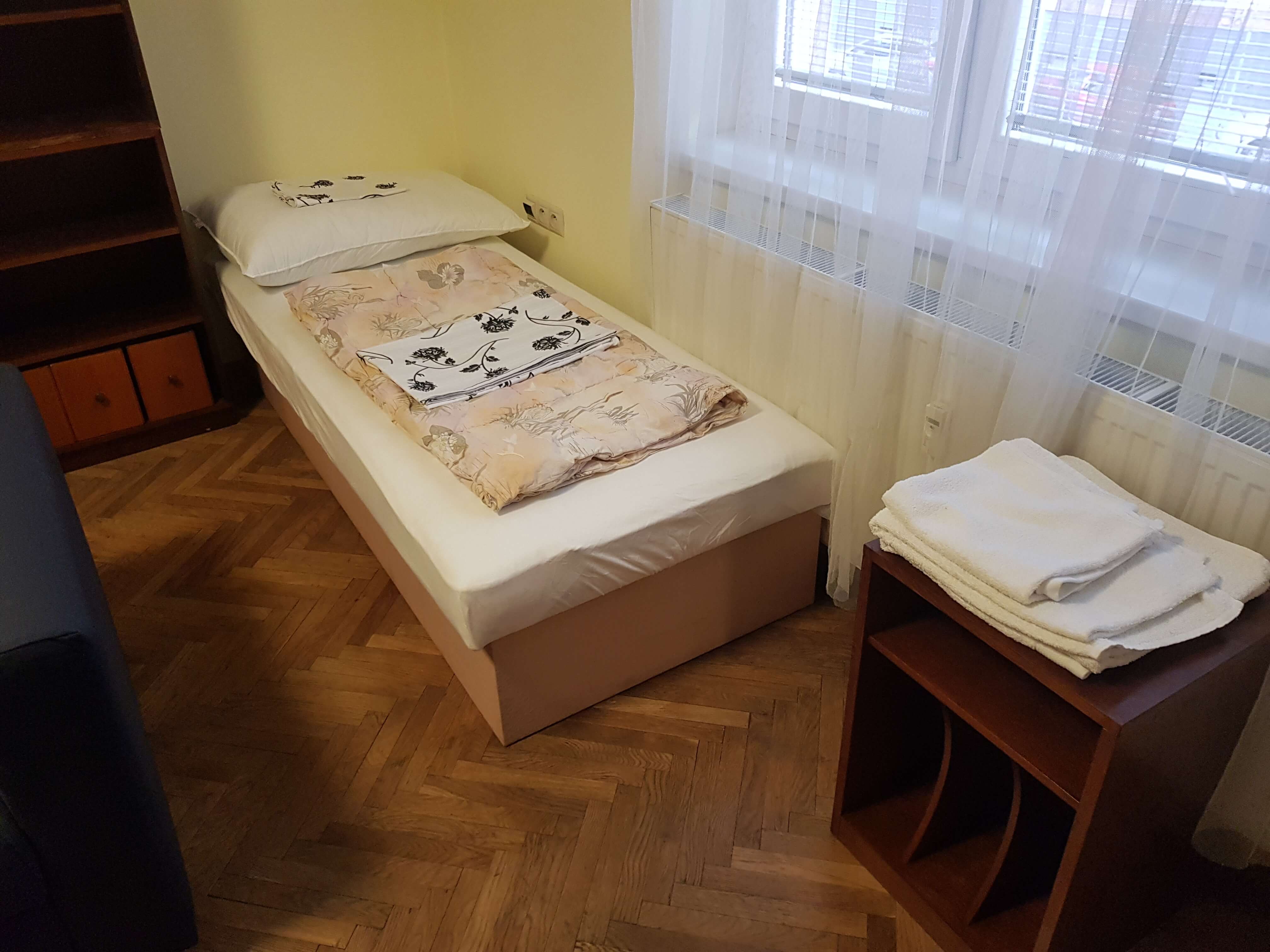 Prenájom veľkého 2 izbového bytu 75m2, staré mesto, Šancová ulica 37, Bratislava, zariadený-31