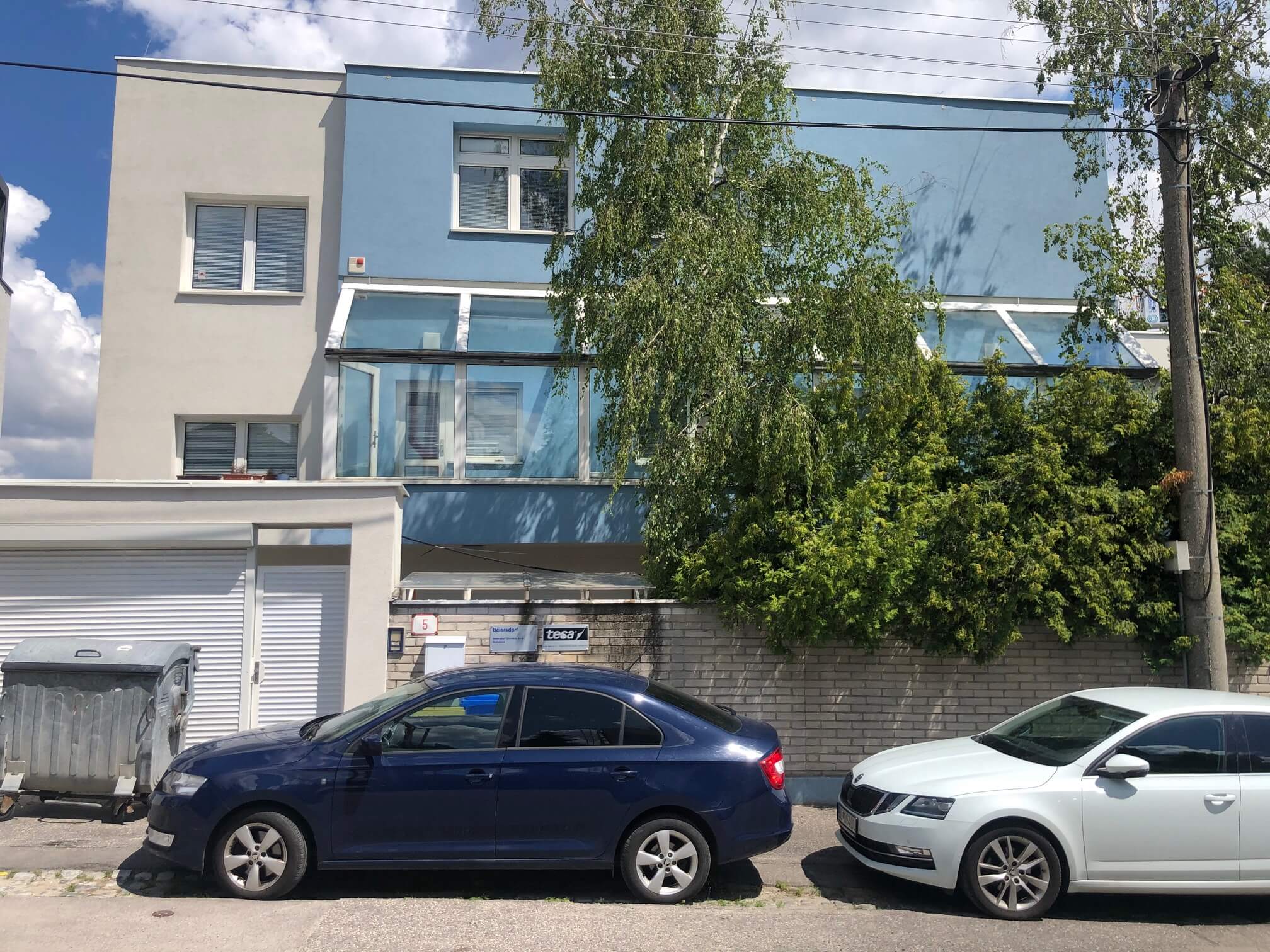 Troj podlažná budova s 10 kanceláriami, Riznerova ulica v Bratislave, nad hradom, úžitková 610m2-2