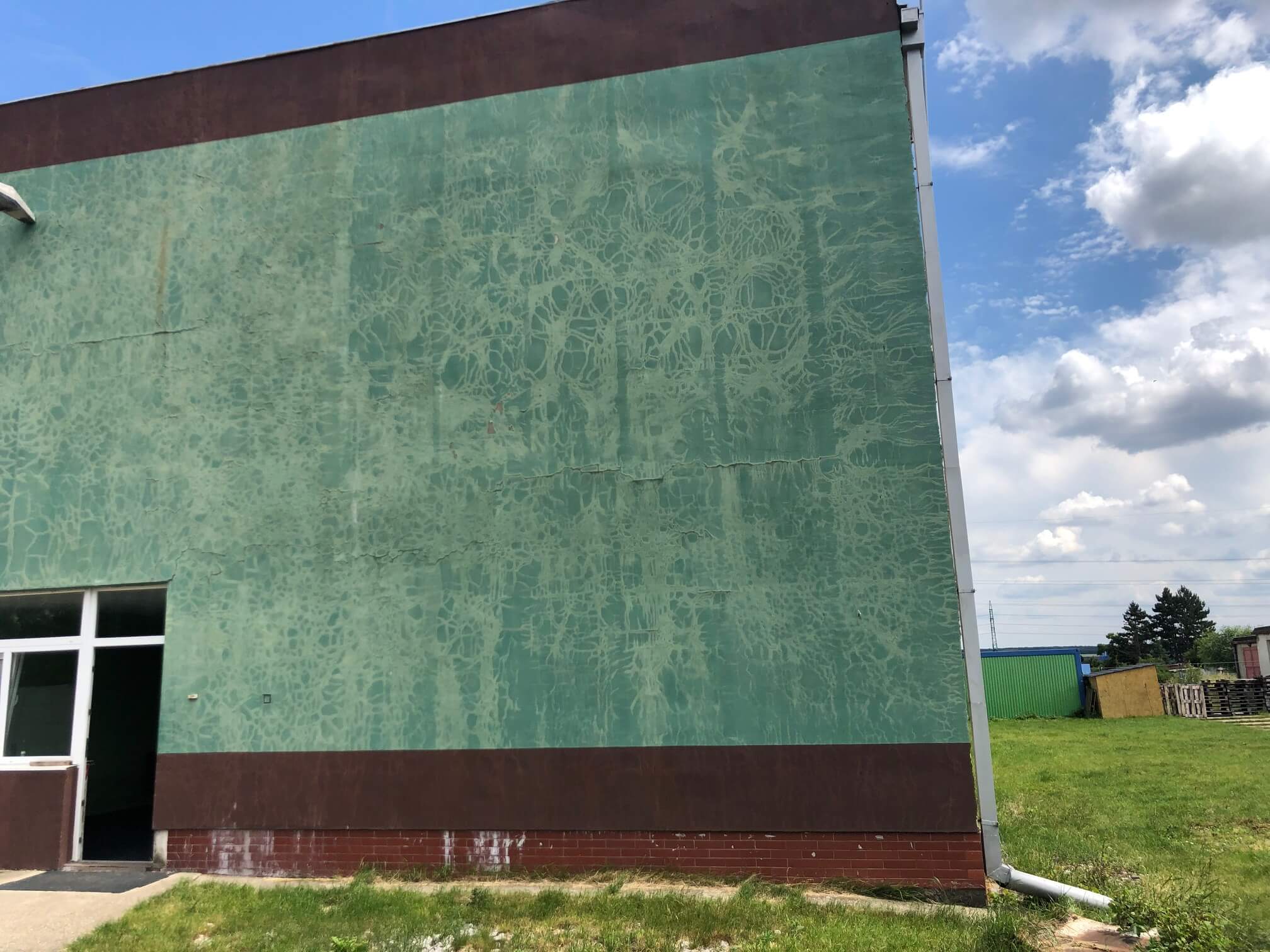 Predané: Veľkopriestorové sklady, garáže, pozemok 9000m2, sklady spolu 2045m2, Pezinská ulica Vinosady,-25