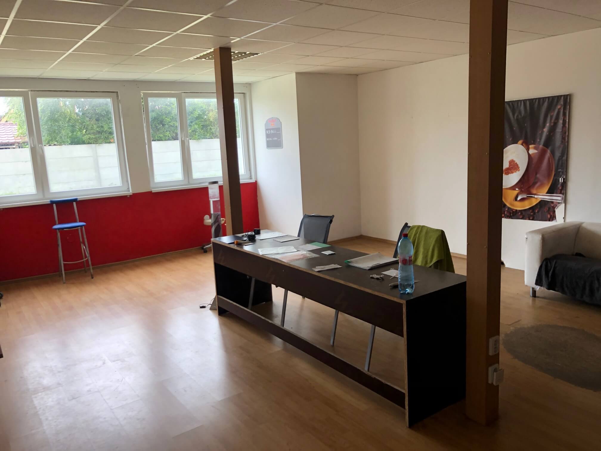 Predané: Veľkopriestorové sklady, garáže, pozemok 9000m2, sklady spolu 2045m2, Pezinská ulica Vinosady,-22