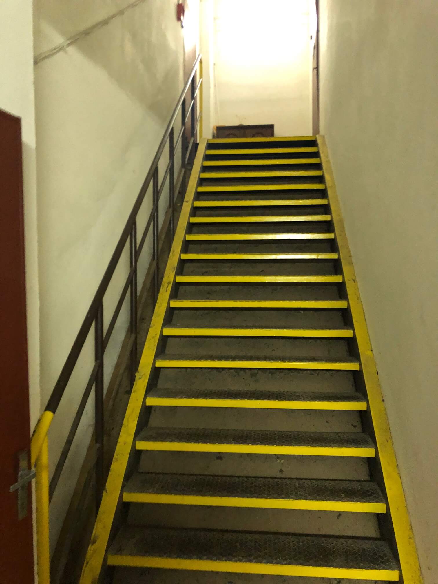 Predané: Veľkopriestorové sklady, garáže, pozemok 9000m2, sklady spolu 2045m2, Pezinská ulica Vinosady,-20