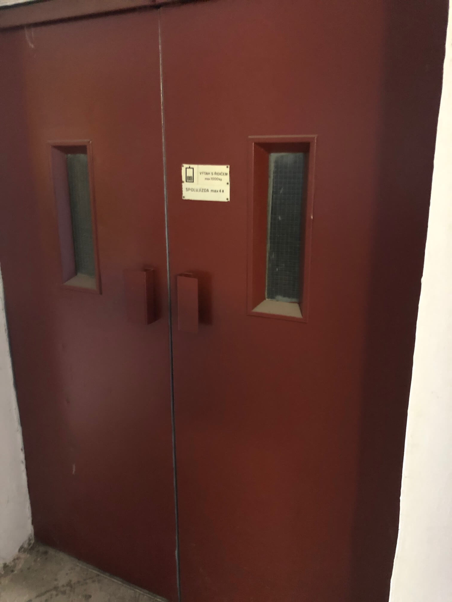 Predané: Veľkopriestorové sklady, garáže, pozemok 9000m2, sklady spolu 2045m2, Pezinská ulica Vinosady,-19