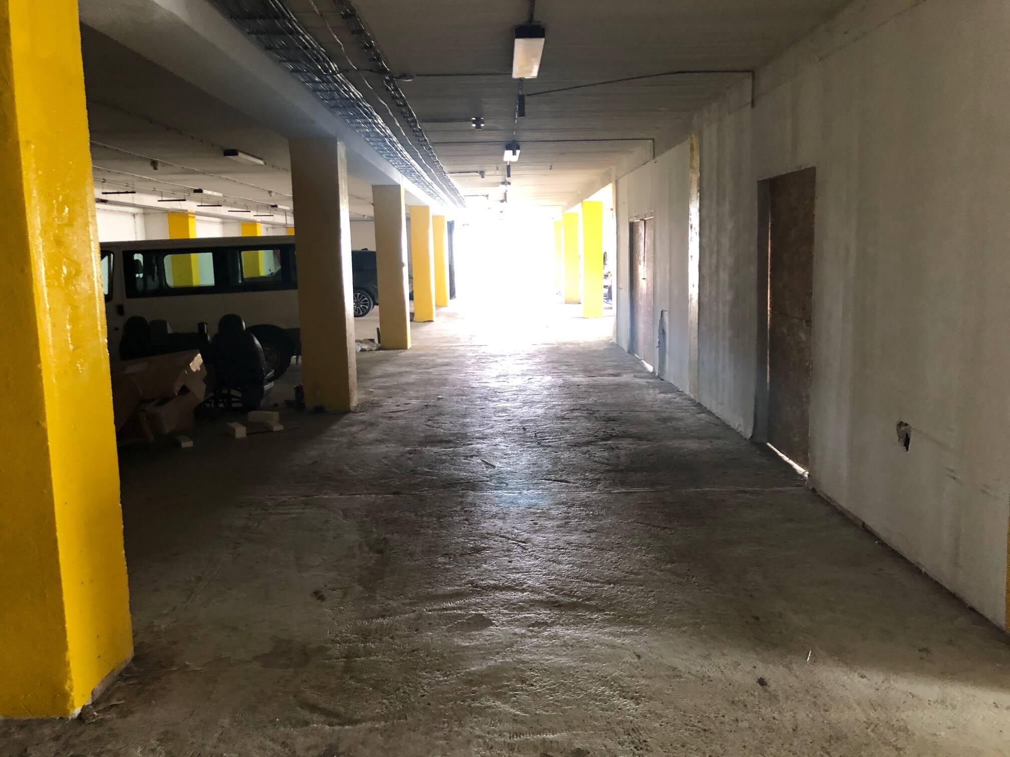 Predané: Veľkopriestorové sklady, garáže, pozemok 9000m2, sklady spolu 2045m2, Pezinská ulica Vinosady,-18