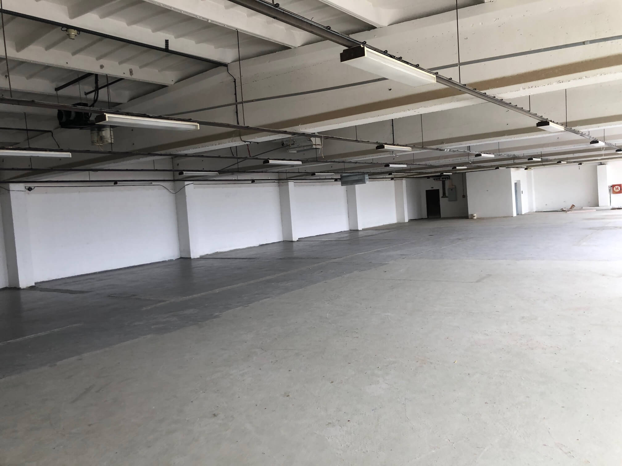 Predané: Veľkopriestorové sklady, garáže, pozemok 9000m2, sklady spolu 2045m2, Pezinská ulica Vinosady,-15