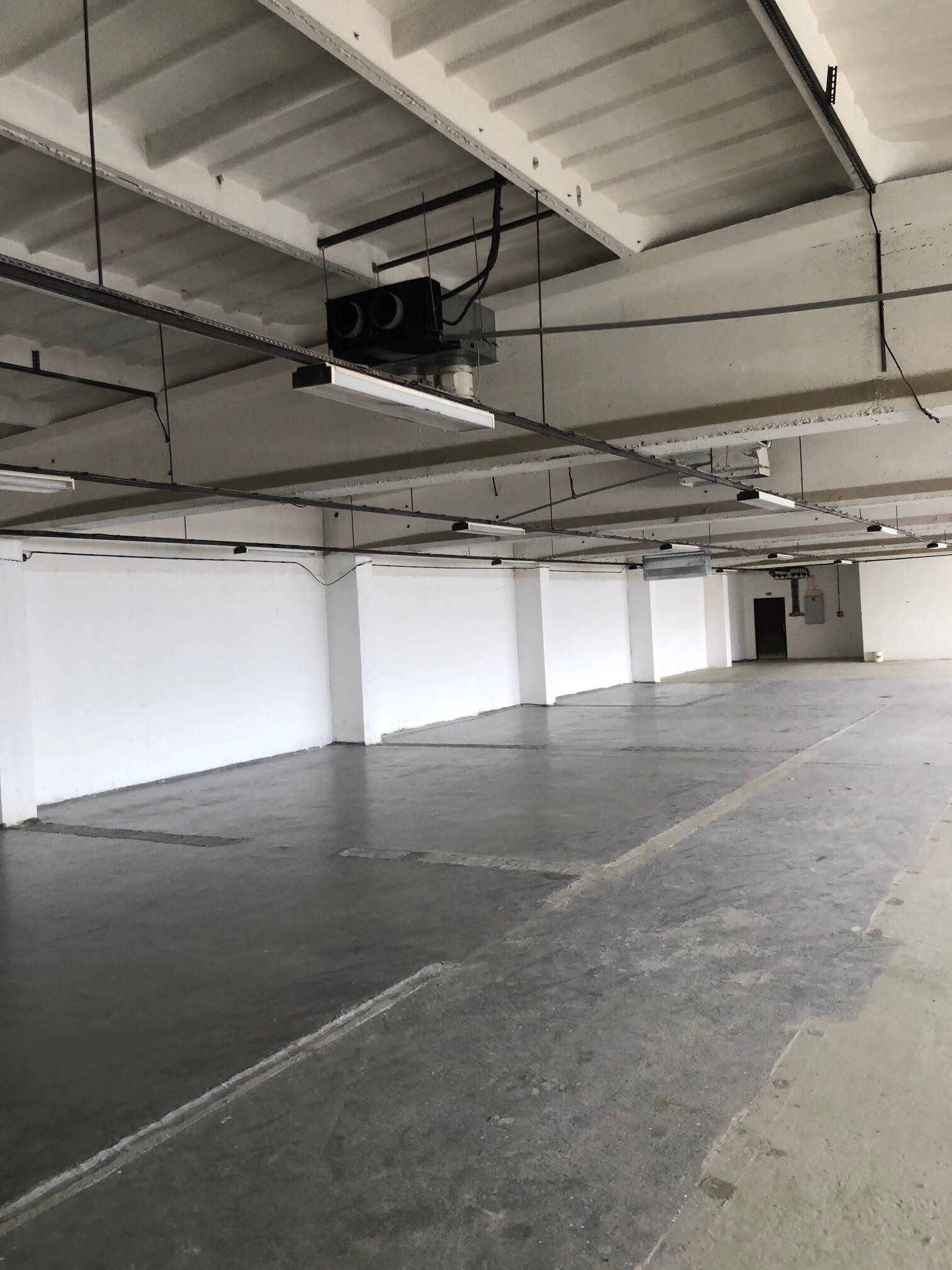 Predané: Veľkopriestorové sklady, garáže, pozemok 9000m2, sklady spolu 2045m2, Pezinská ulica Vinosady,-14