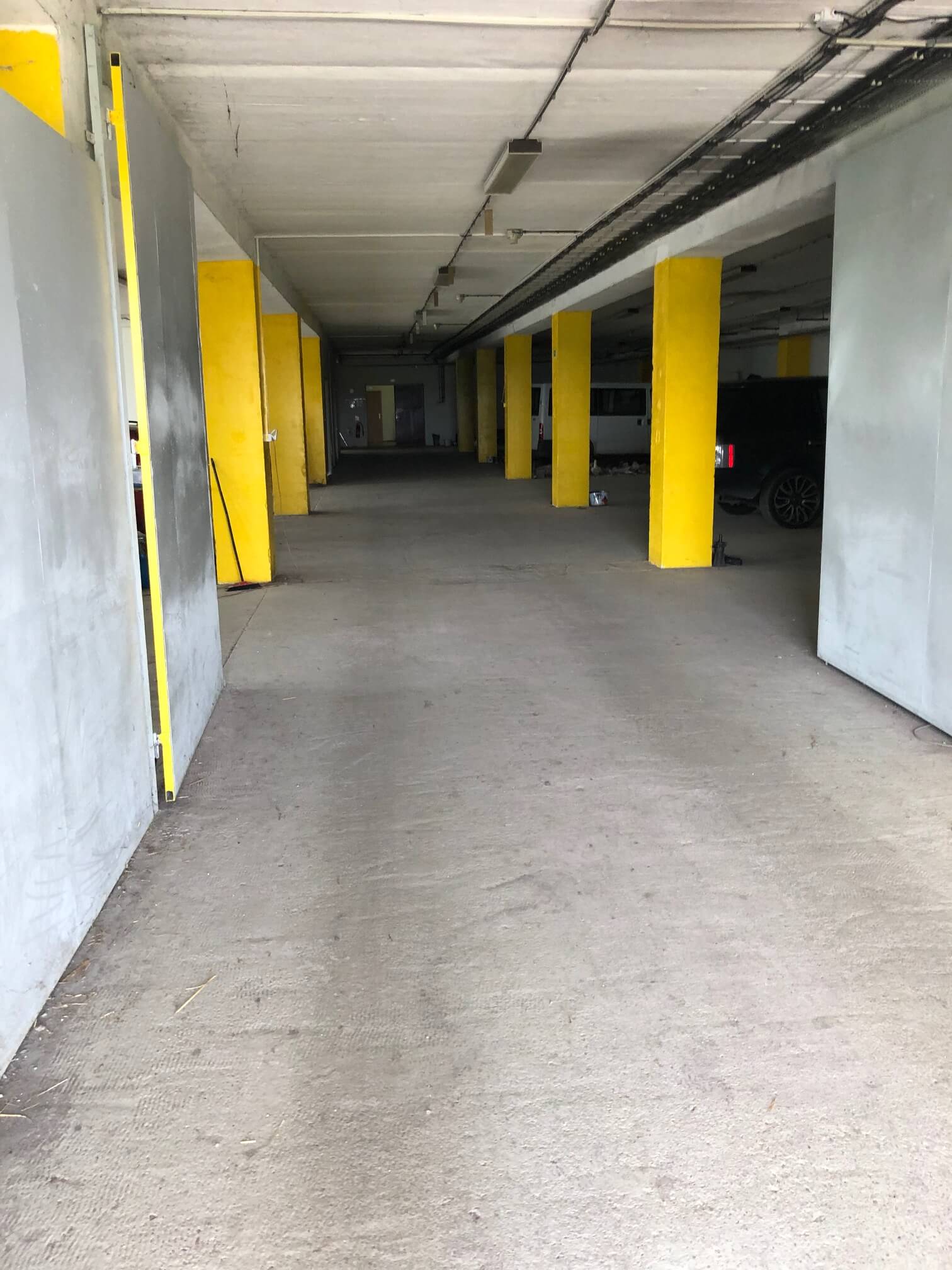 Predané: Veľkopriestorové sklady, garáže, pozemok 9000m2, sklady spolu 2045m2, Pezinská ulica Vinosady,-13