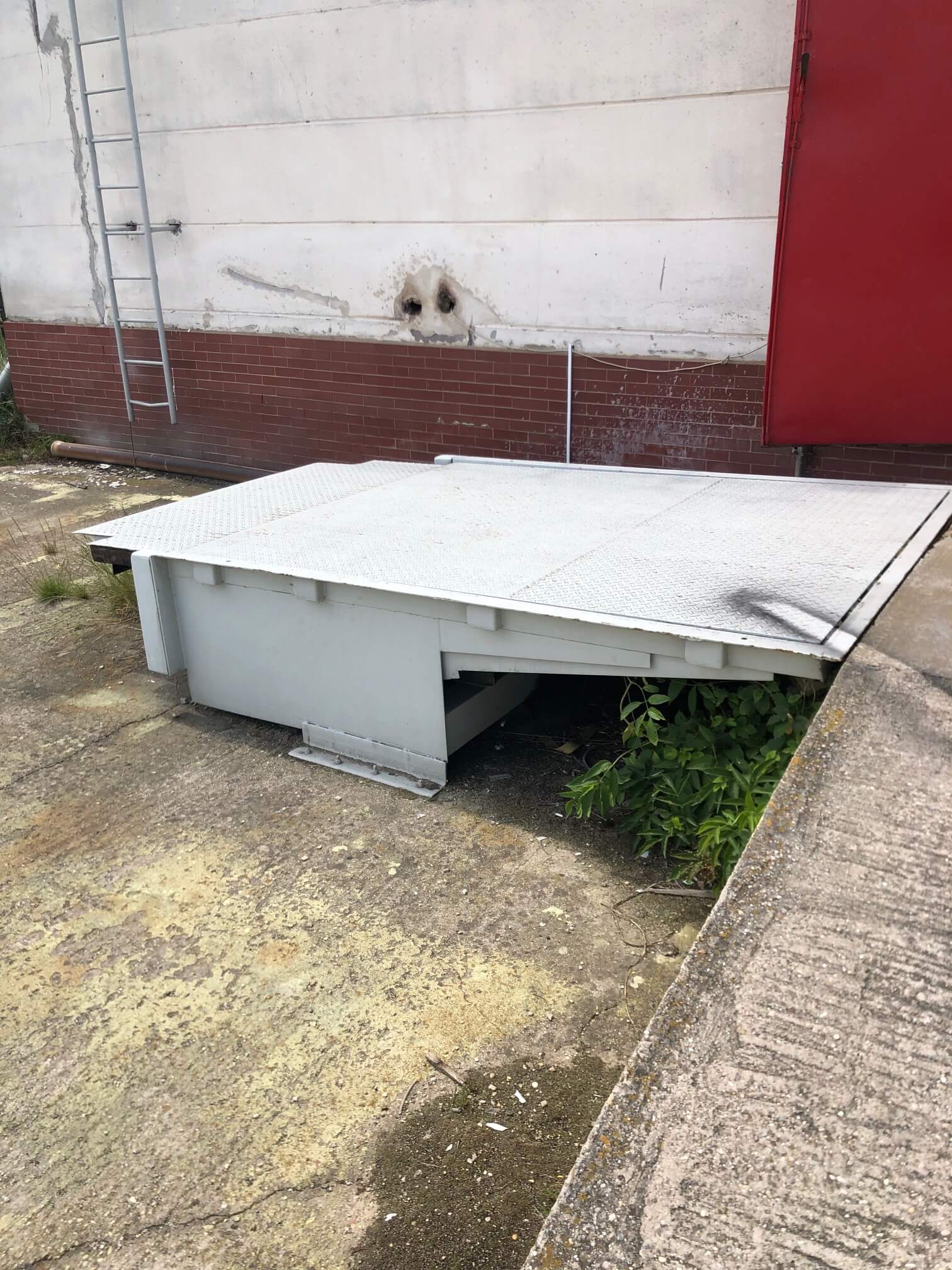 Predané: Veľkopriestorové sklady, garáže, pozemok 9000m2, sklady spolu 2045m2, Pezinská ulica Vinosady,-8