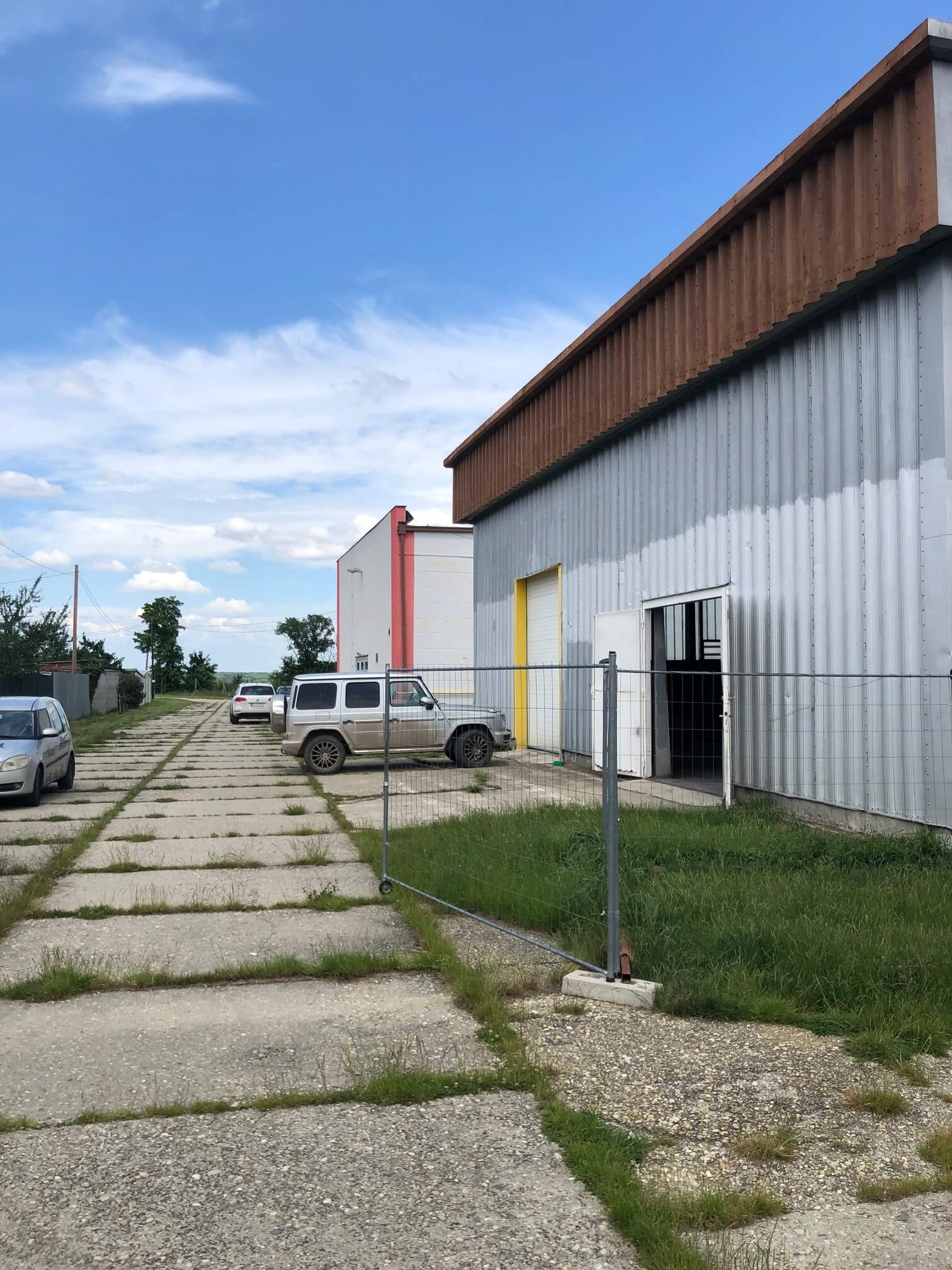 Predané: Veľkopriestorové sklady, garáže, pozemok 9000m2, sklady spolu 2045m2, Pezinská ulica Vinosady,-4