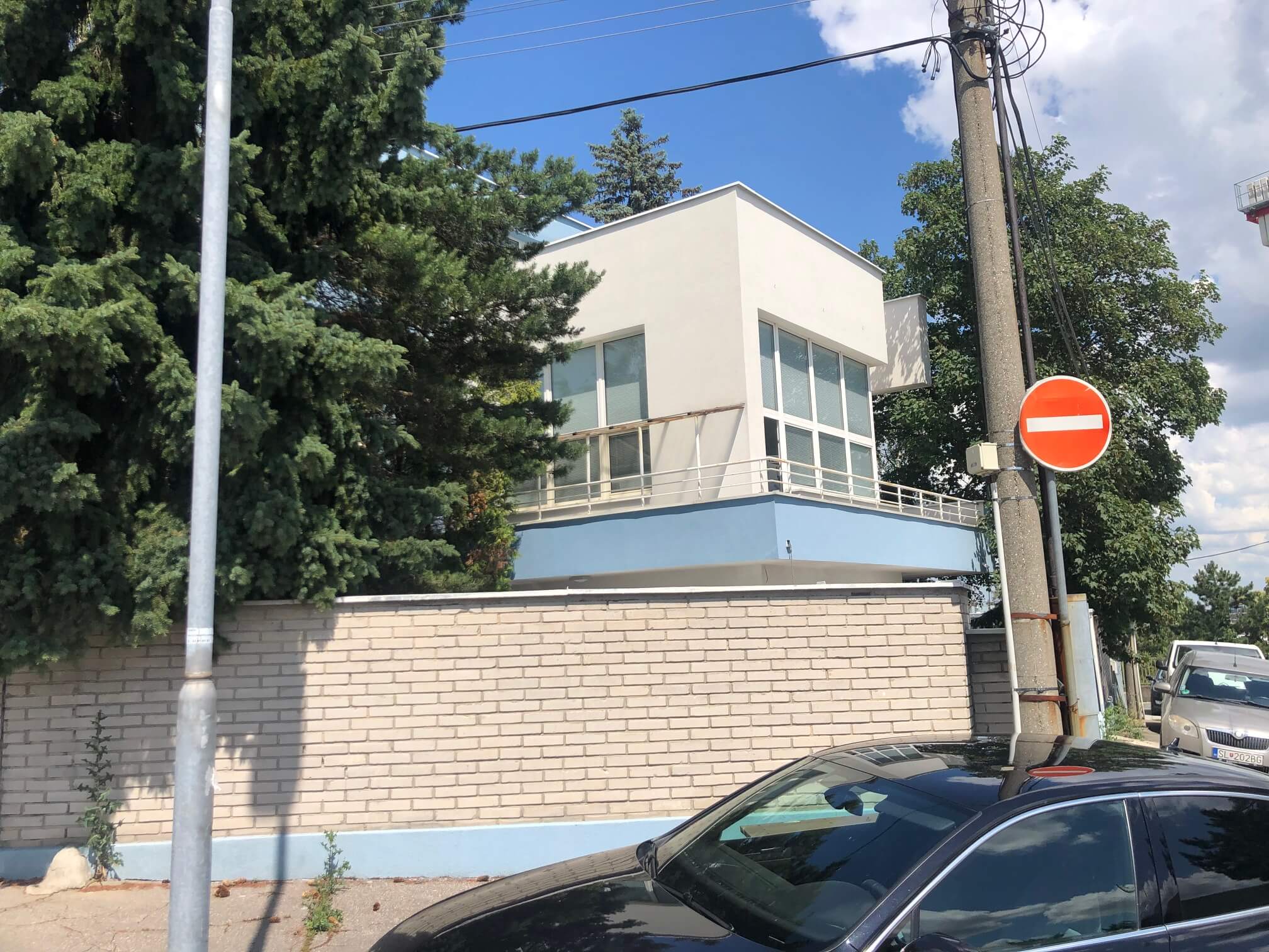 Troj podlažná budova s 10 kanceláriami, Riznerova ulica v Bratislave, nad hradom, úžitková 610m2-18