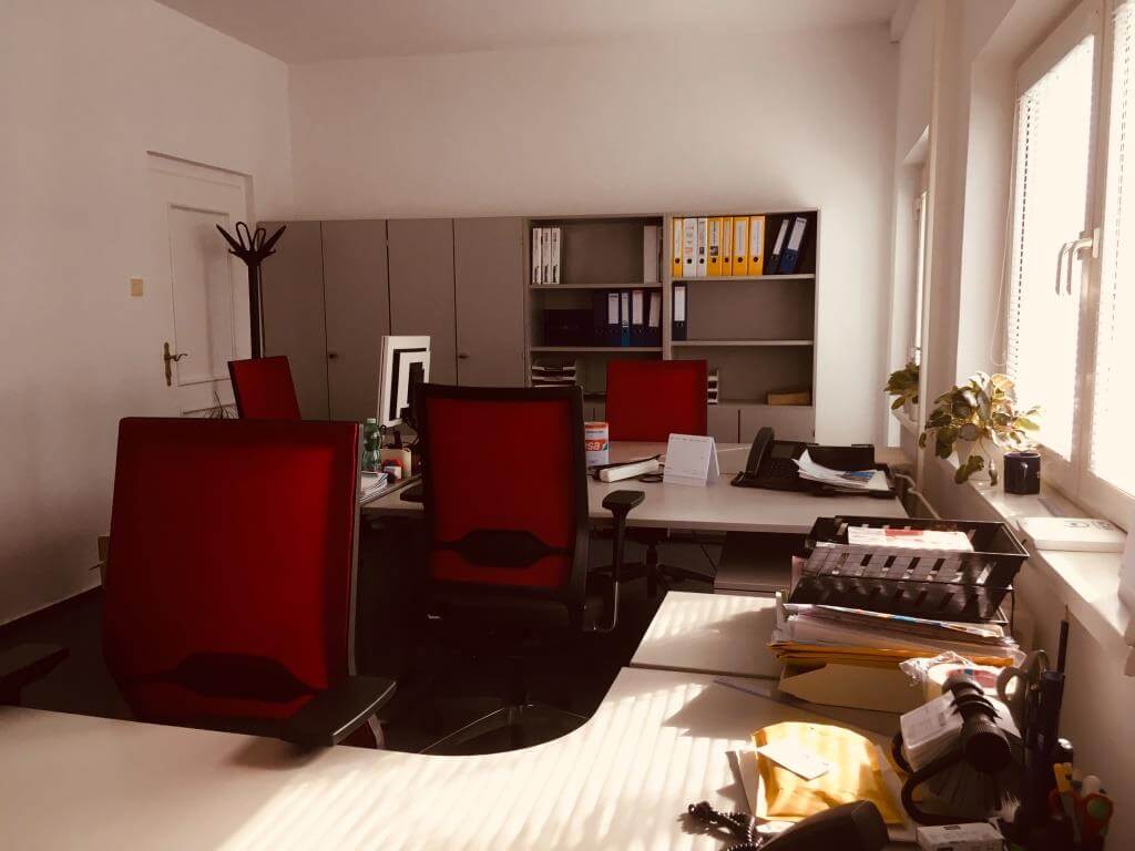 Troj podlažná budova s 10 kanceláriami, Riznerova ulica v Bratislave, nad hradom, úžitková 610m2-15