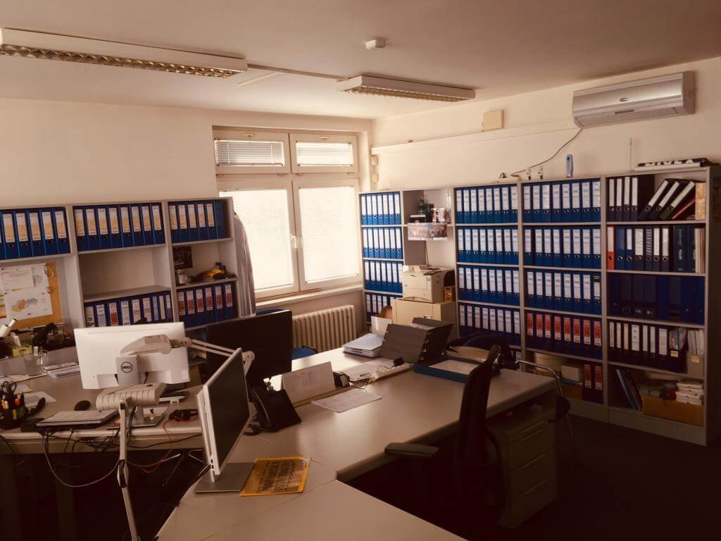 Troj podlažná budova s 10 kanceláriami, Riznerova ulica v Bratislave, nad hradom, úžitková 610m2-13