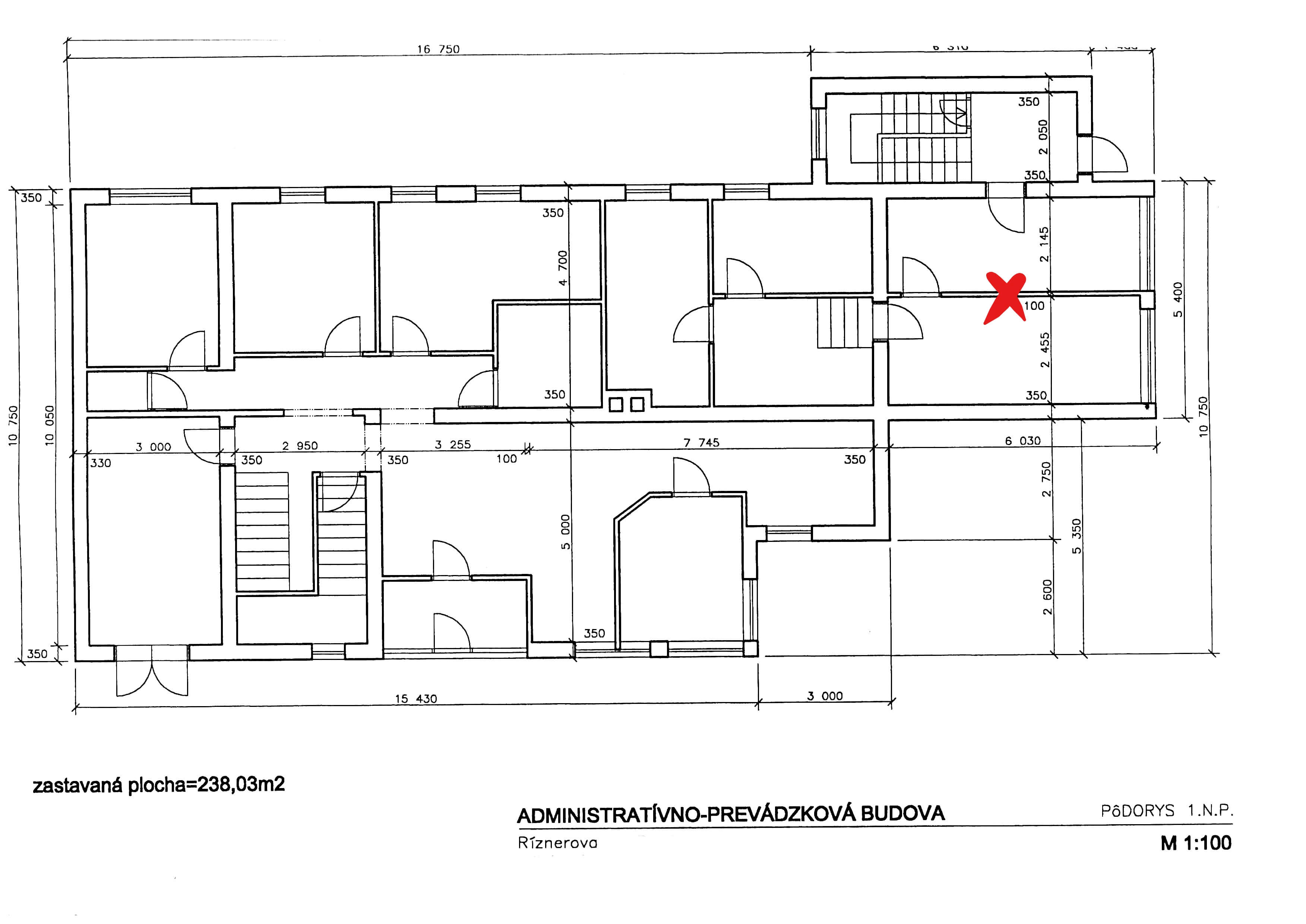 Troj podlažná budova s 10 kanceláriami, Riznerova ulica v Bratislave, nad hradom, úžitková 610m2-8