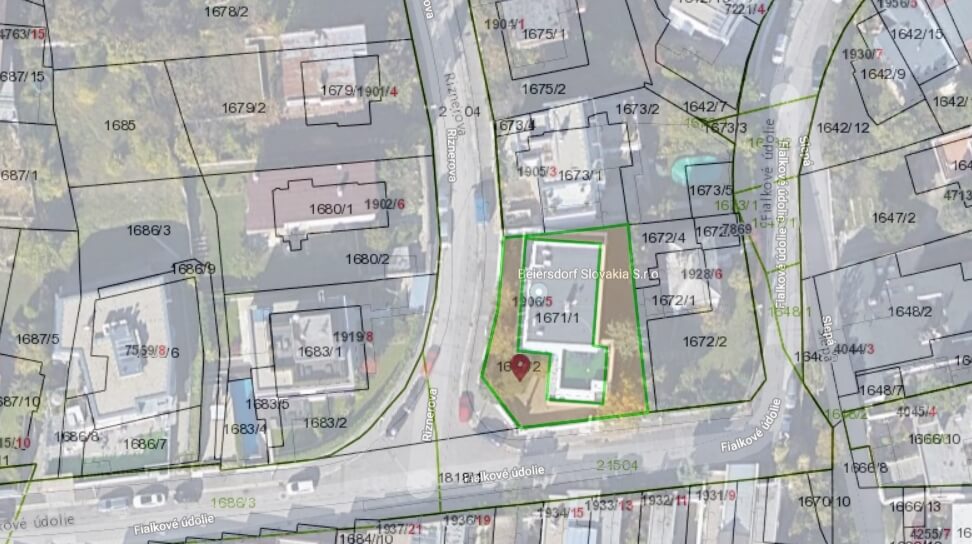 Troj podlažná budova s 10 kanceláriami, Riznerova ulica v Bratislave, nad hradom, úžitková 610m2-5