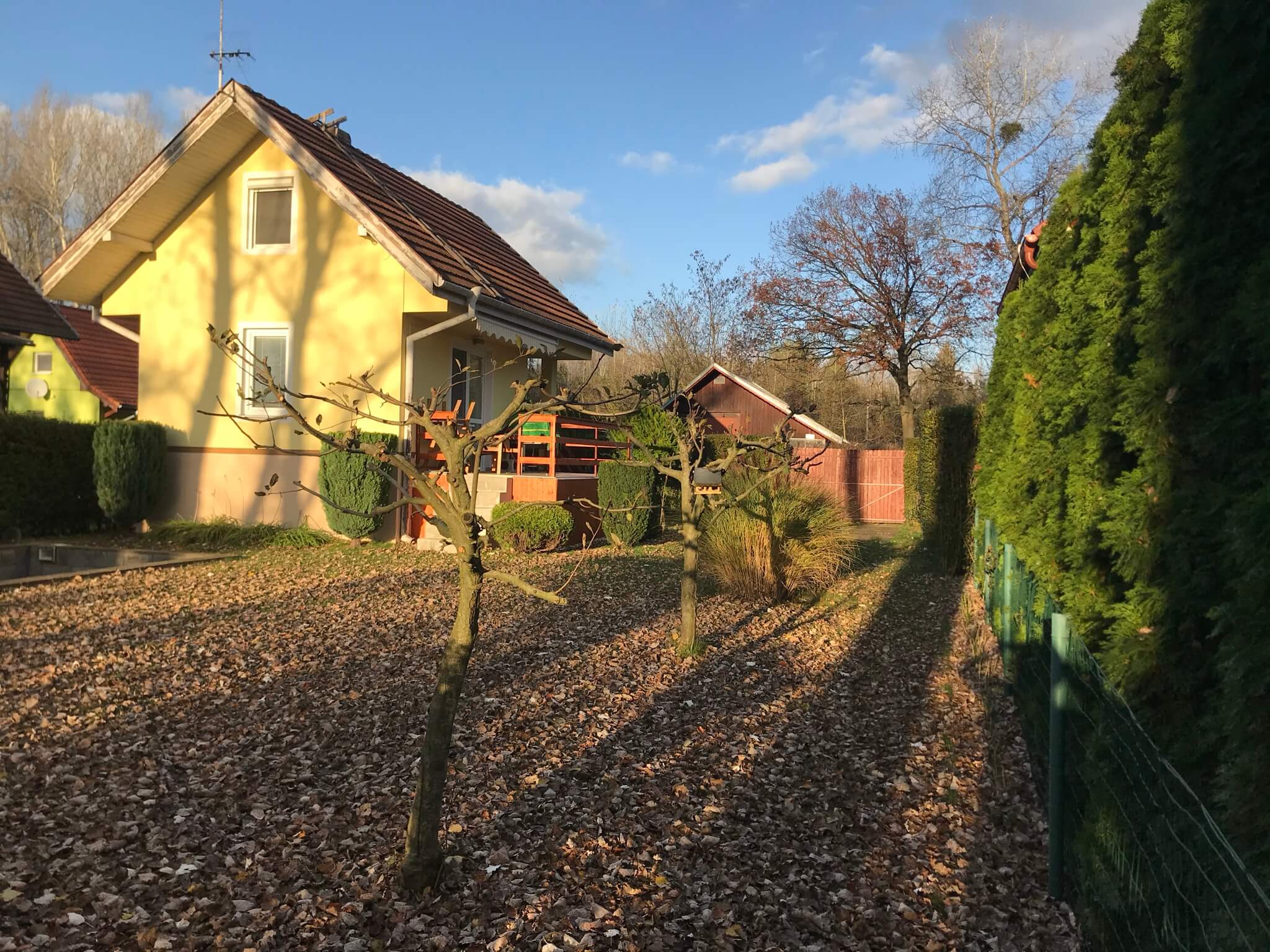 Predané: Exkluzívne 3 izbová chata o výmere 70m2 s 300m2 pozemkom, 2 podložná, v Gabčíkove pri hrádzi, kompe-45