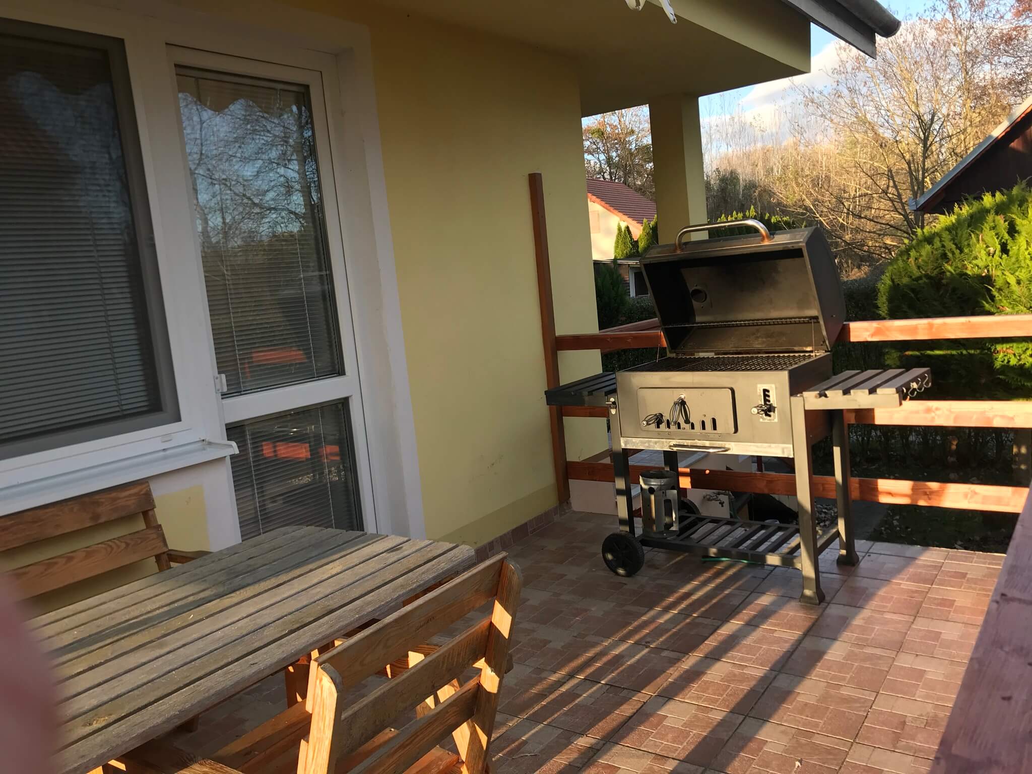 Predané: Exkluzívne 3 izbová chata o výmere 70m2 s 300m2 pozemkom, 2 podložná, v Gabčíkove pri hrádzi, kompe-41