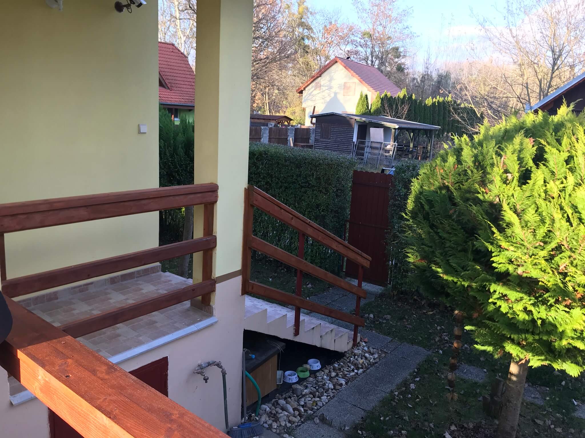 Predané: Exkluzívne 3 izbová chata o výmere 70m2 s 300m2 pozemkom, 2 podložná, v Gabčíkove pri hrádzi, kompe-37