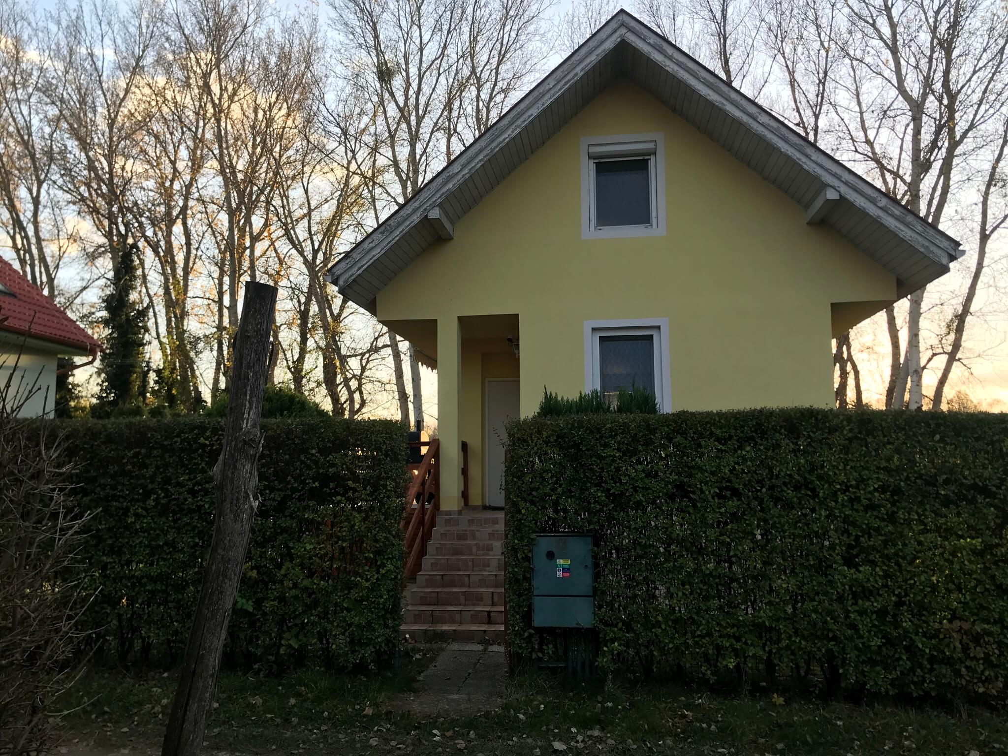 Predané: Exkluzívne 3 izbová chata o výmere 70m2 s 300m2 pozemkom, 2 podložná, v Gabčíkove pri hrádzi, kompe-31