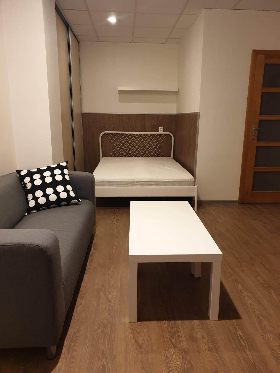 Prenajaté: Obytný atelier, 22m2, Staré Mesto, Šuleková 13, zariadený-1