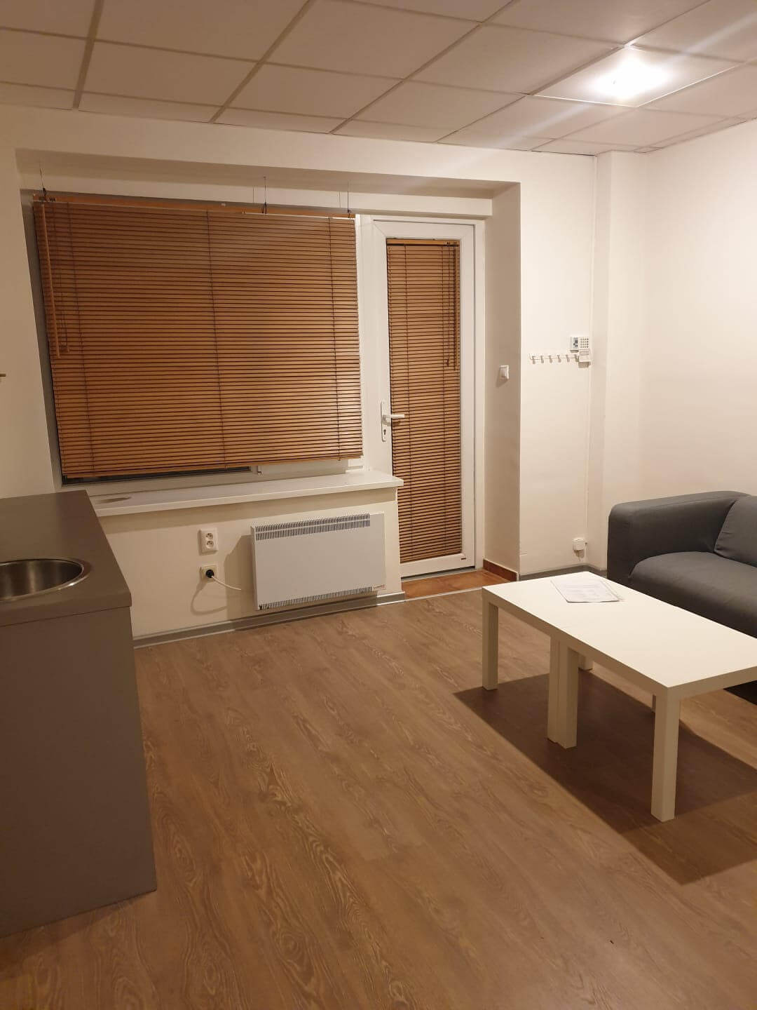 Prenajaté: Obytný atelier, 22m2, Staré Mesto, Šuleková 13, zariadený-11