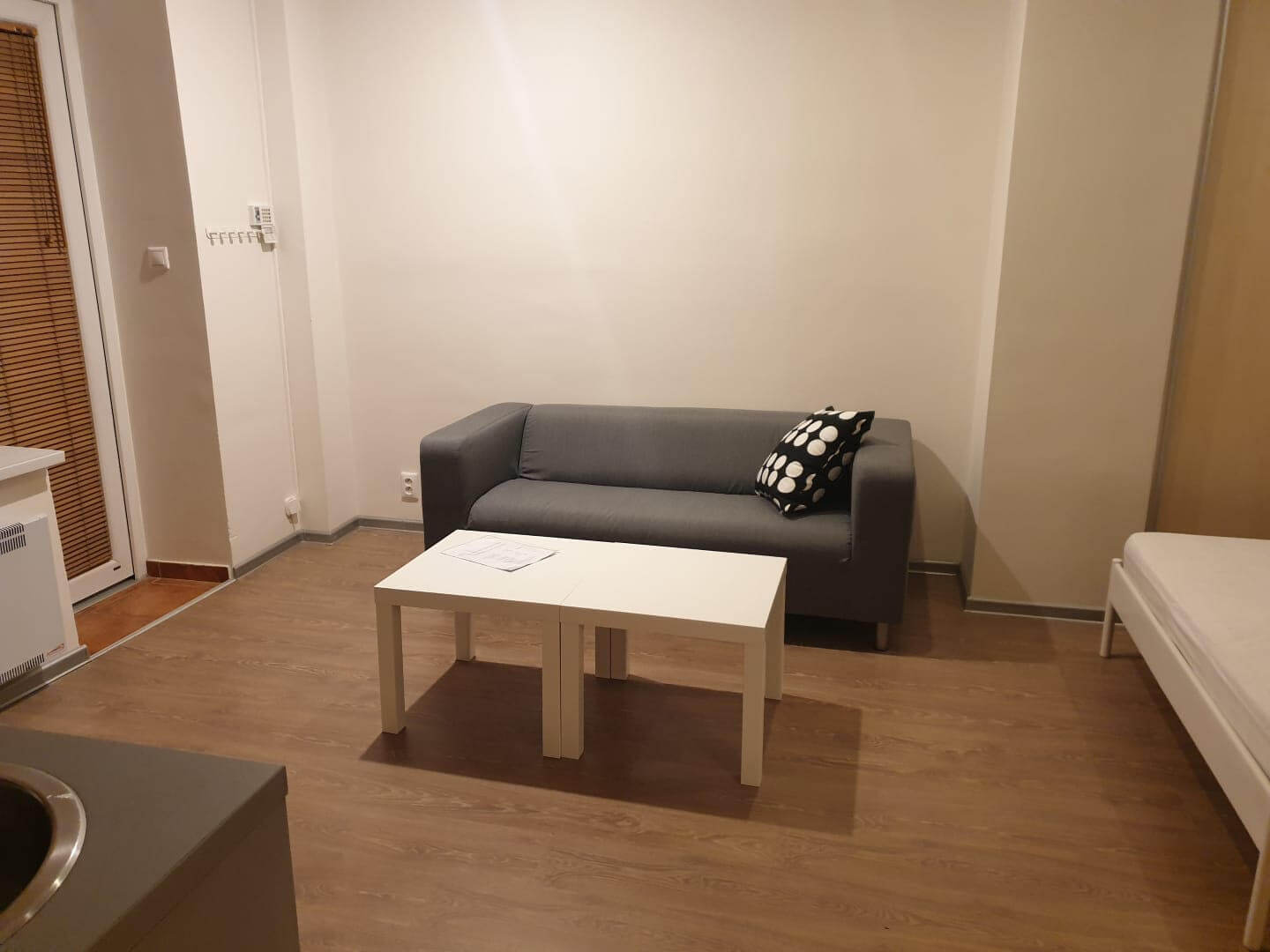 Prenajaté: Obytný atelier, 22m2, Staré Mesto, Šuleková 13, zariadený-10