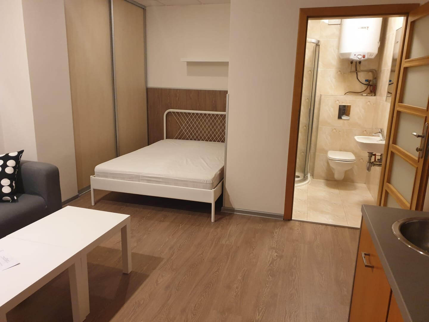 Prenajaté: Obytný atelier, 22m2, Staré Mesto, Šuleková 13, zariadený-2