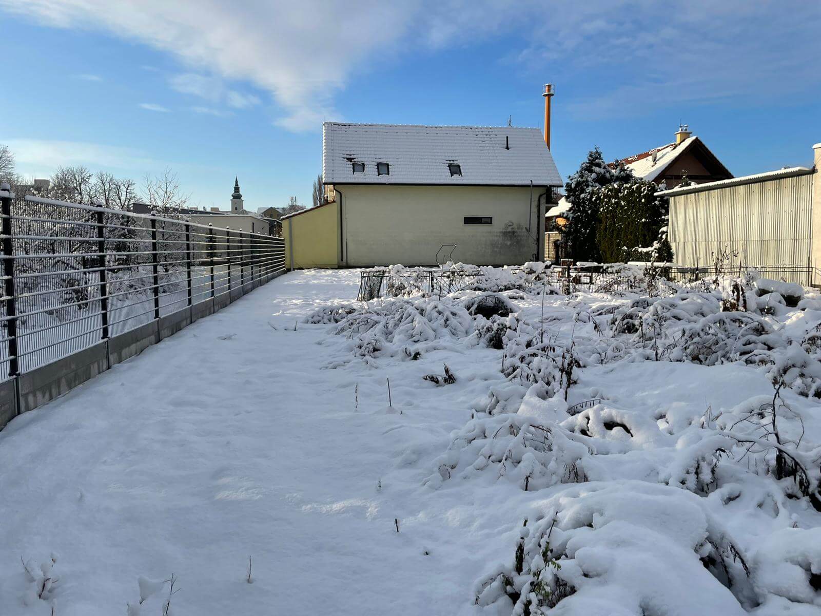 Stavebný pozemok s územným rozhodnutím, na výstavbu RD , Všetky siete, Malacky, Kukučínová ulica, 1037m2-12