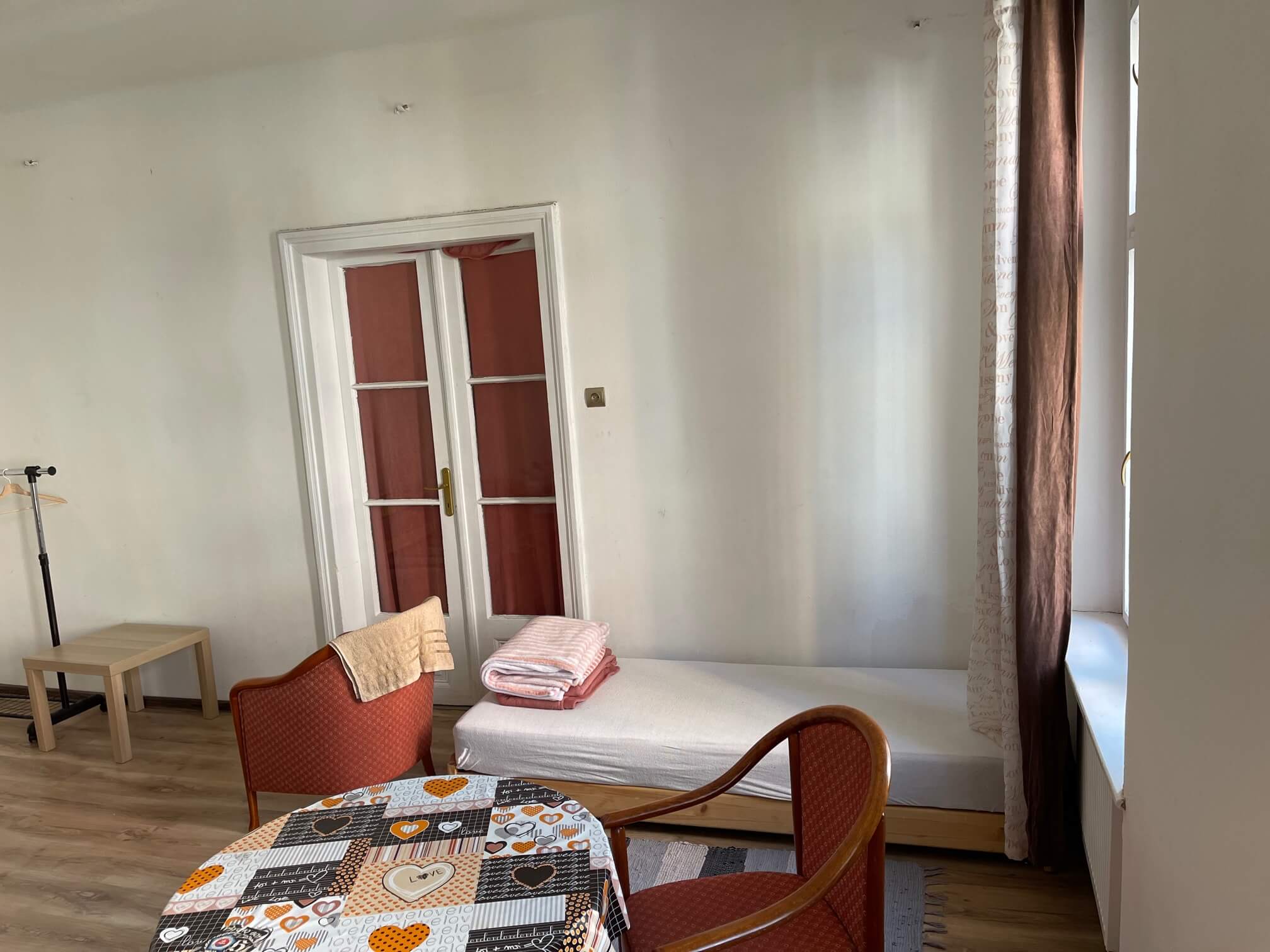 Prenajaté: Exkluzívne na prenájom 4 izbový byt,Centrum,Obchodná ulica 36, plocha 130m2,zariadený,aj jednotlivo izby-4