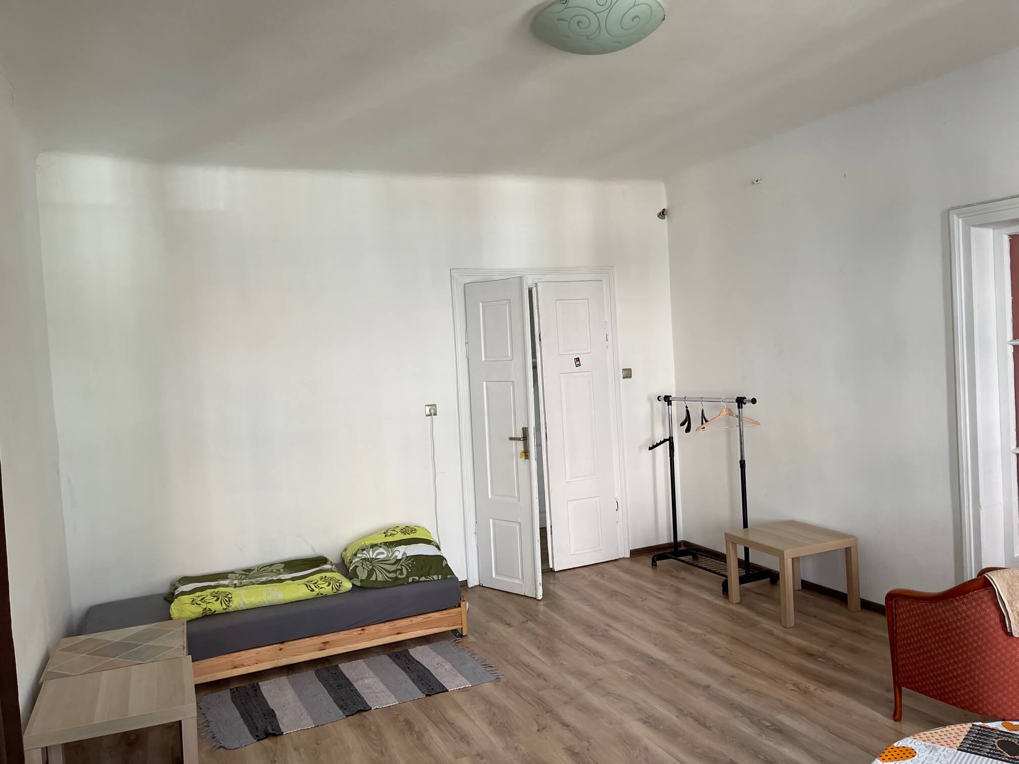 Prenajaté: Exkluzívne na prenájom 4 izbový byt,Centrum,Obchodná ulica 36, plocha 130m2,zariadený,aj jednotlivo izby-15