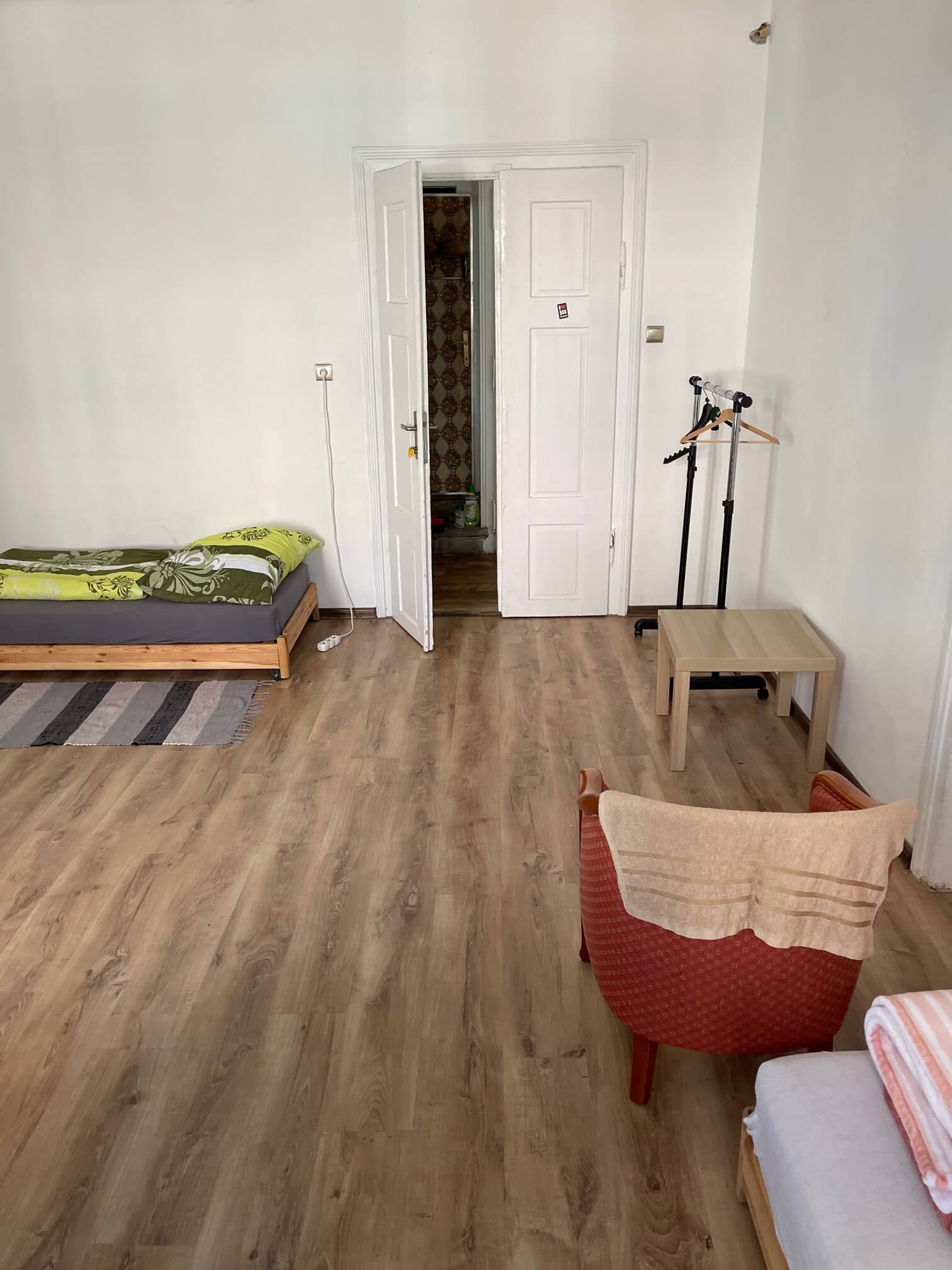 Prenajaté: Exkluzívne na prenájom 4 izbový byt,Centrum,Obchodná ulica 36, plocha 130m2,zariadený,aj jednotlivo izby-1