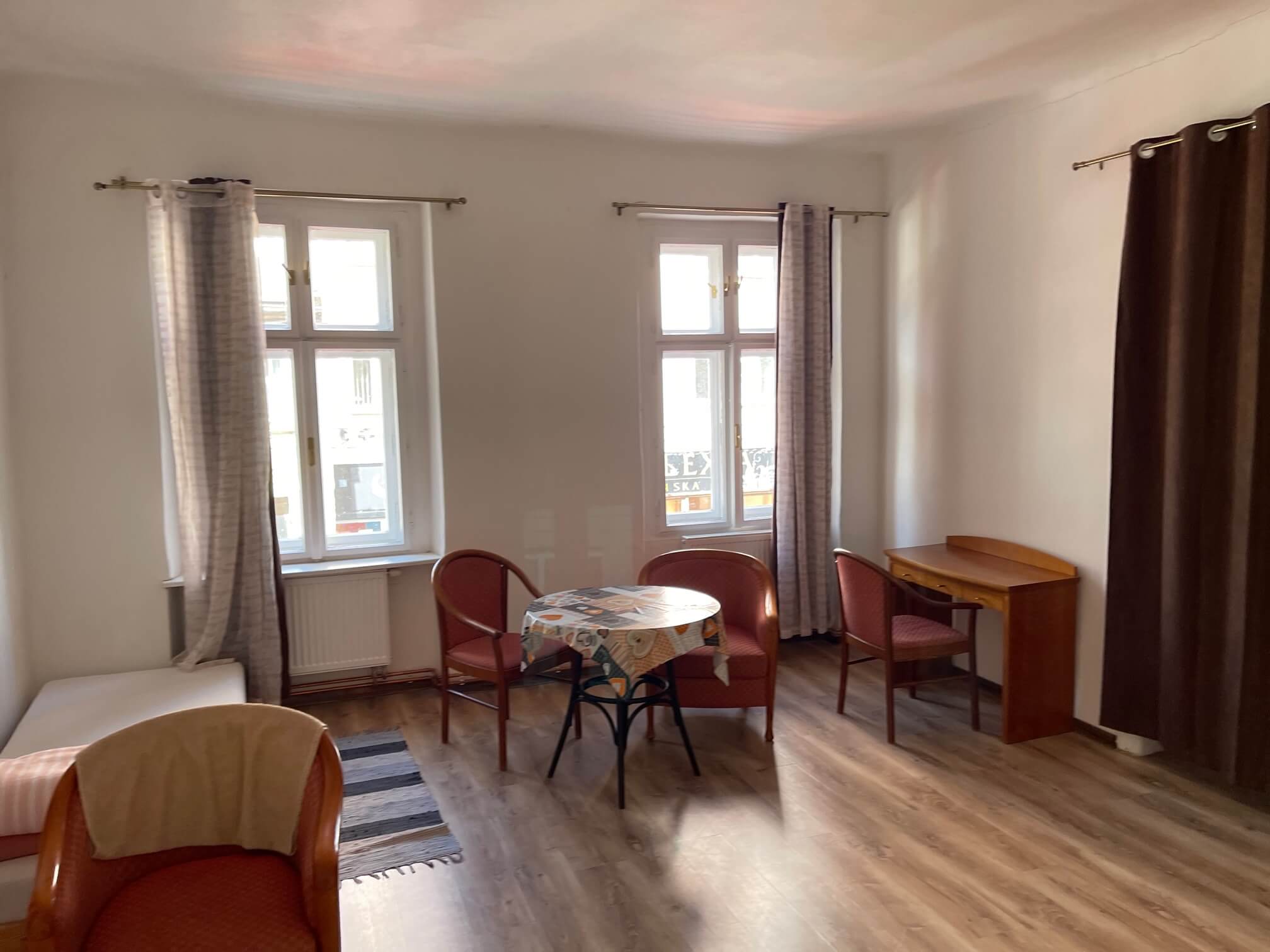 Prenajaté: Exkluzívne na prenájom 4 izbový byt,Centrum,Obchodná ulica 36, plocha 130m2,zariadený,aj jednotlivo izby-14