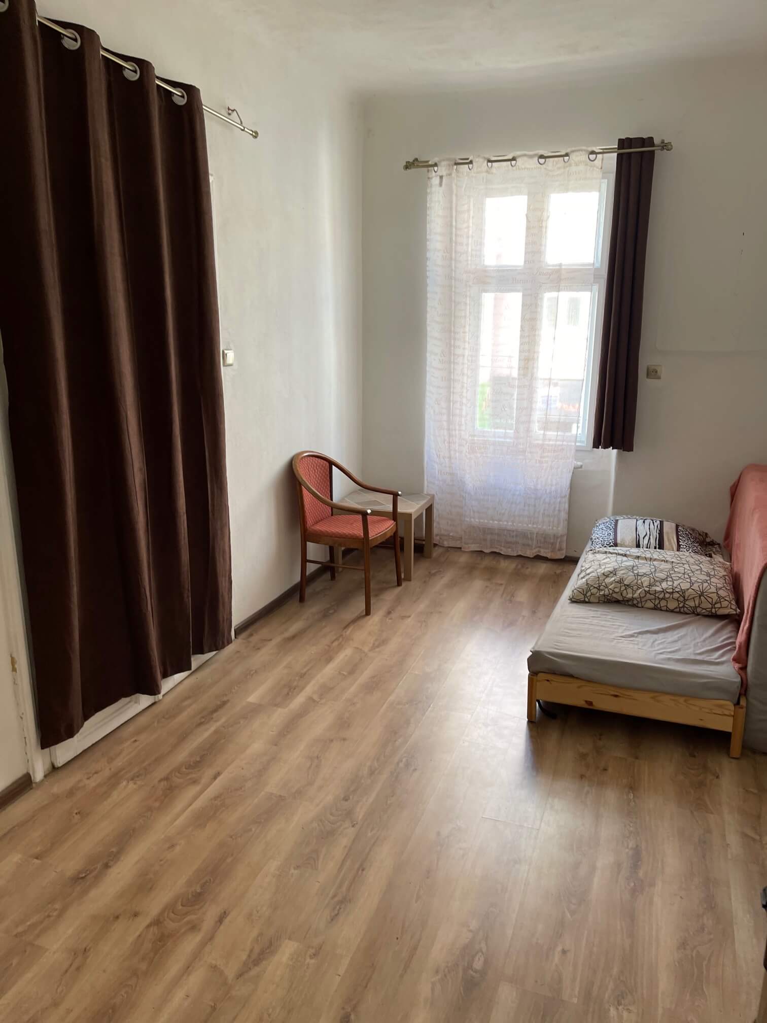 Prenajaté: Exkluzívne na prenájom 4 izbový byt,Centrum,Obchodná ulica 36, plocha 130m2,zariadený,aj jednotlivo izby-12