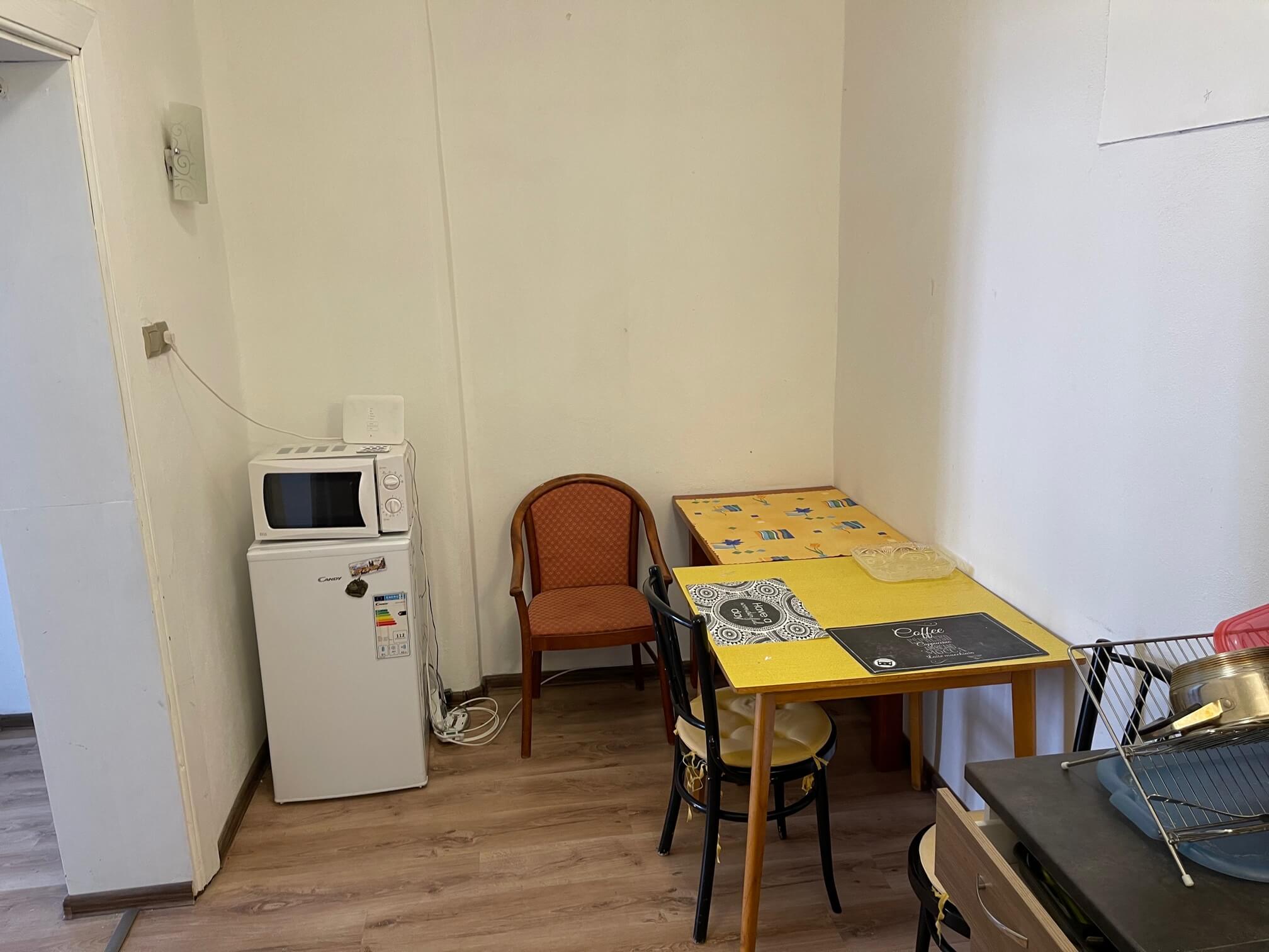 Prenajaté: Exkluzívne na prenájom 4 izbový byt,Centrum,Obchodná ulica 36, plocha 130m2,zariadený,aj jednotlivo izby-10