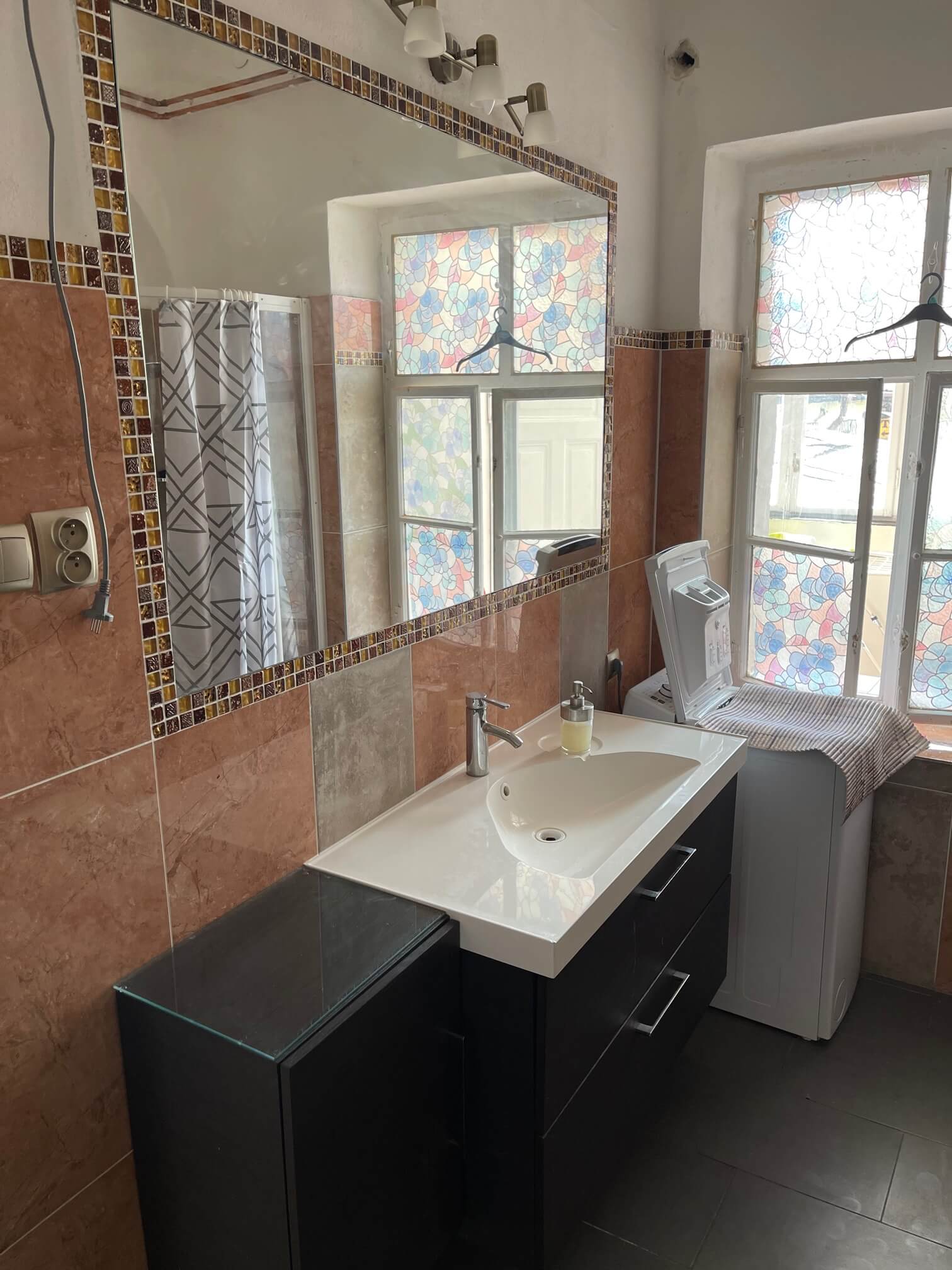 Prenajaté: Exkluzívne na prenájom 4 izbový byt,Centrum,Obchodná ulica 36, plocha 130m2,zariadený,aj jednotlivo izby-8