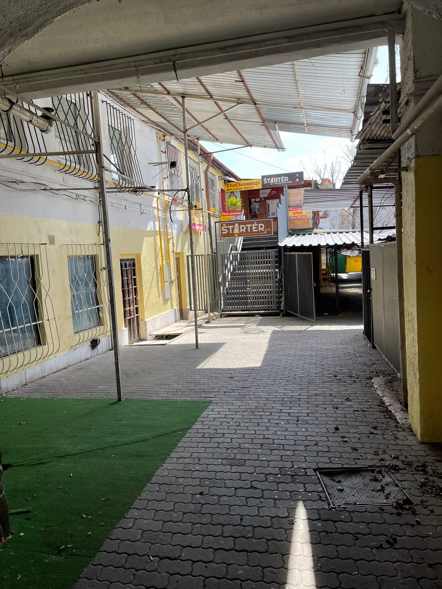 Prenajaté: Exkluzívne na prenájom 4 izbový byt,Centrum,Obchodná ulica 36, plocha 130m2,zariadený,aj jednotlivo izby-16